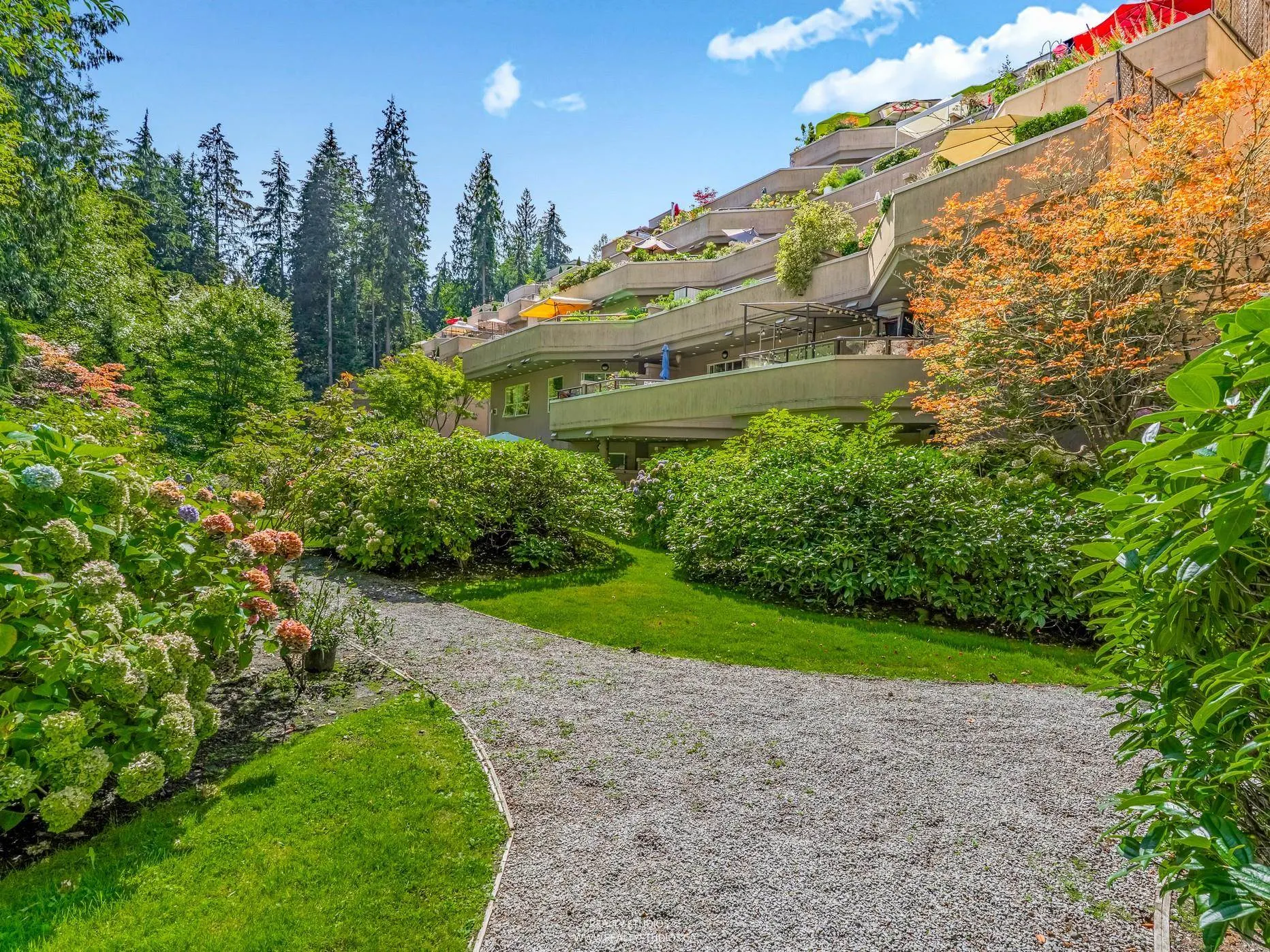 305 1500 Ostler Court