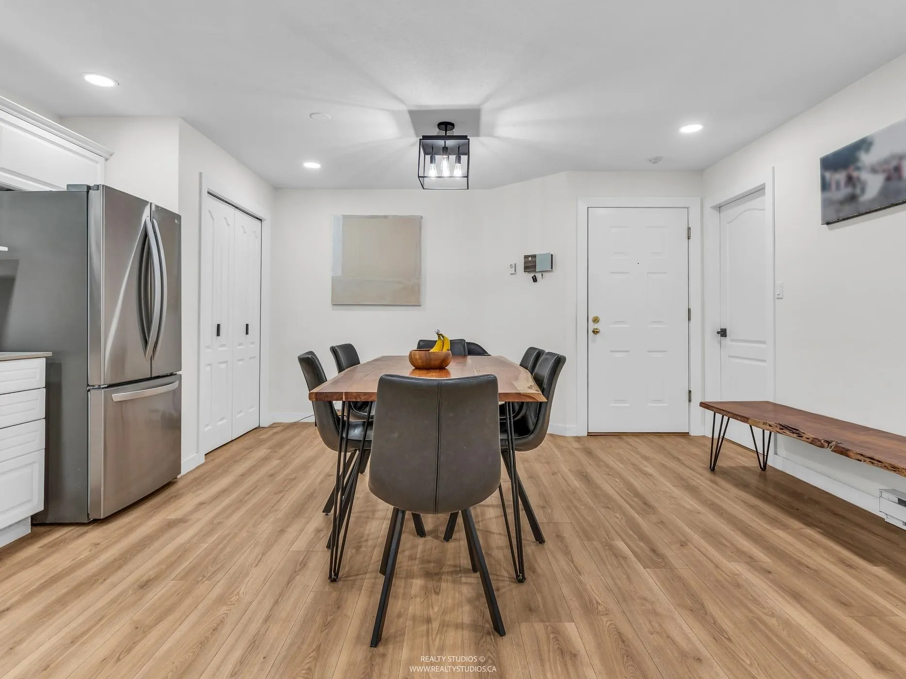 305 1500 Ostler Court