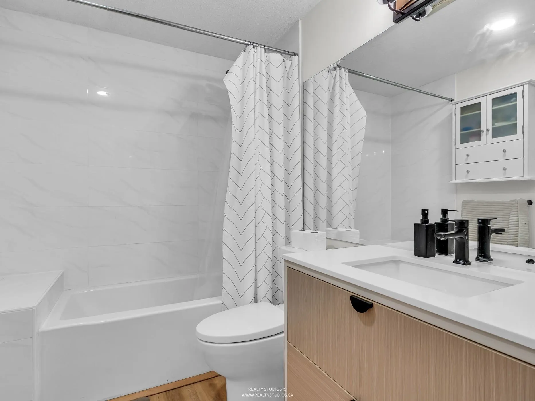 305 1500 Ostler Court