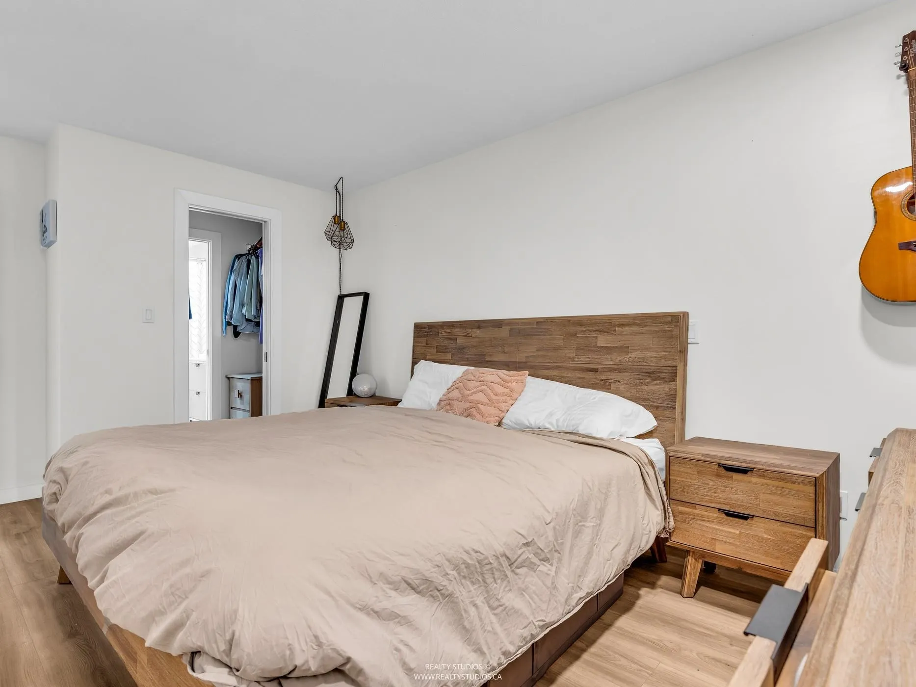 305 1500 Ostler Court