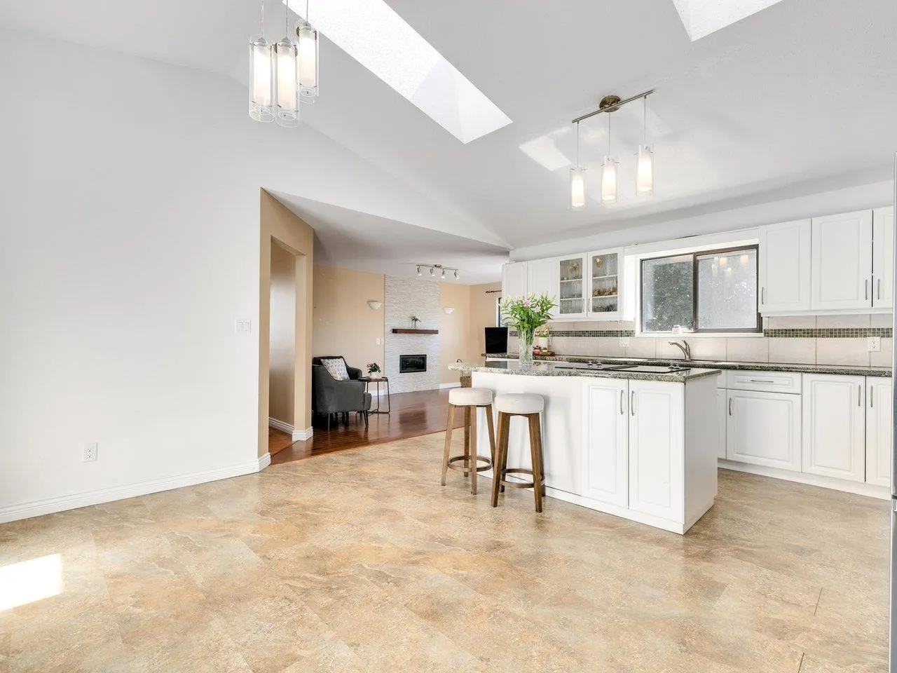 14084 17b Avenue