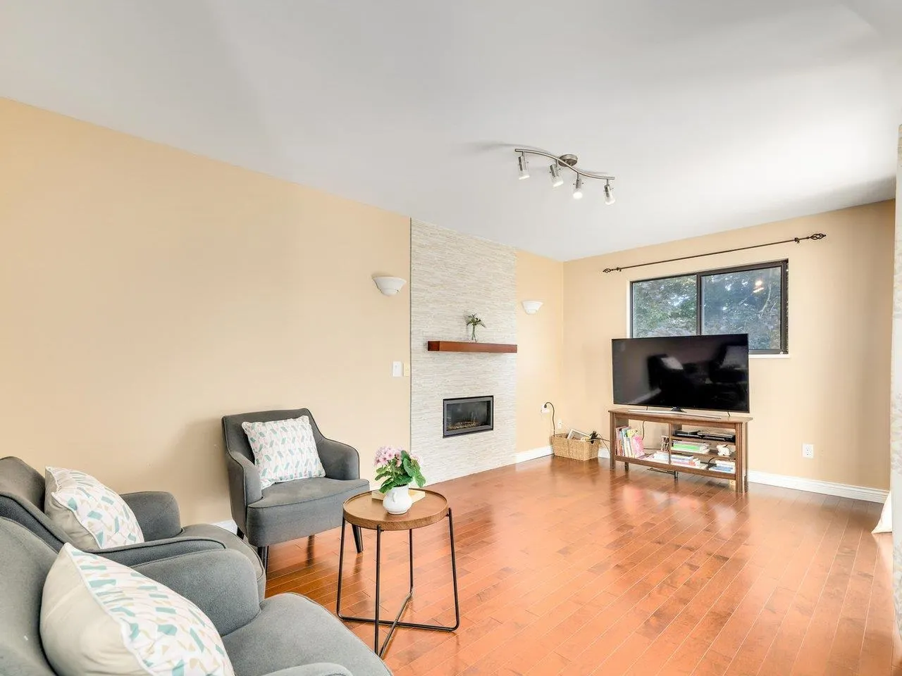 14084 17b Avenue