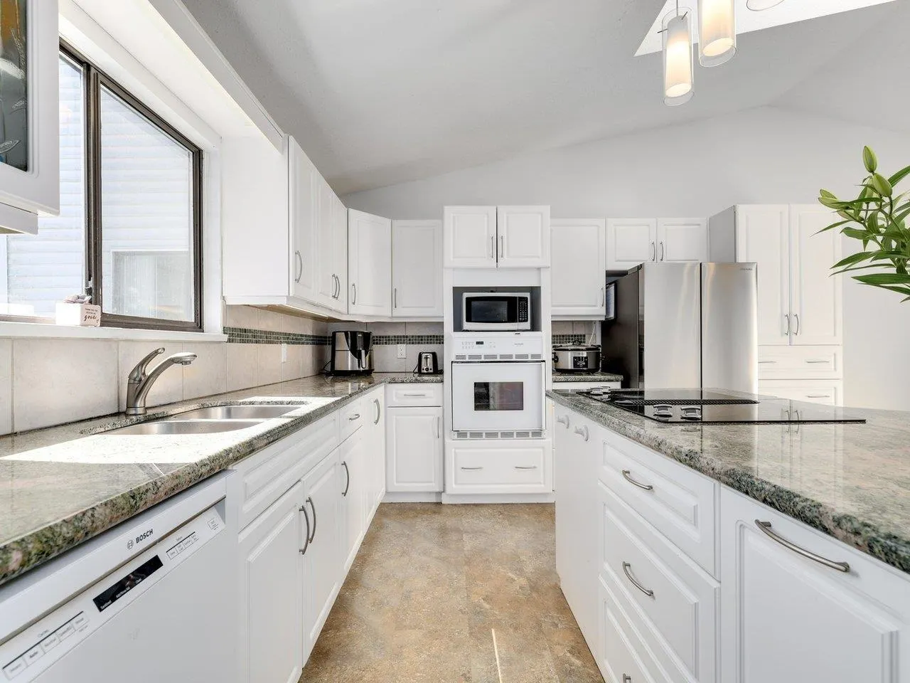 14084 17b Avenue