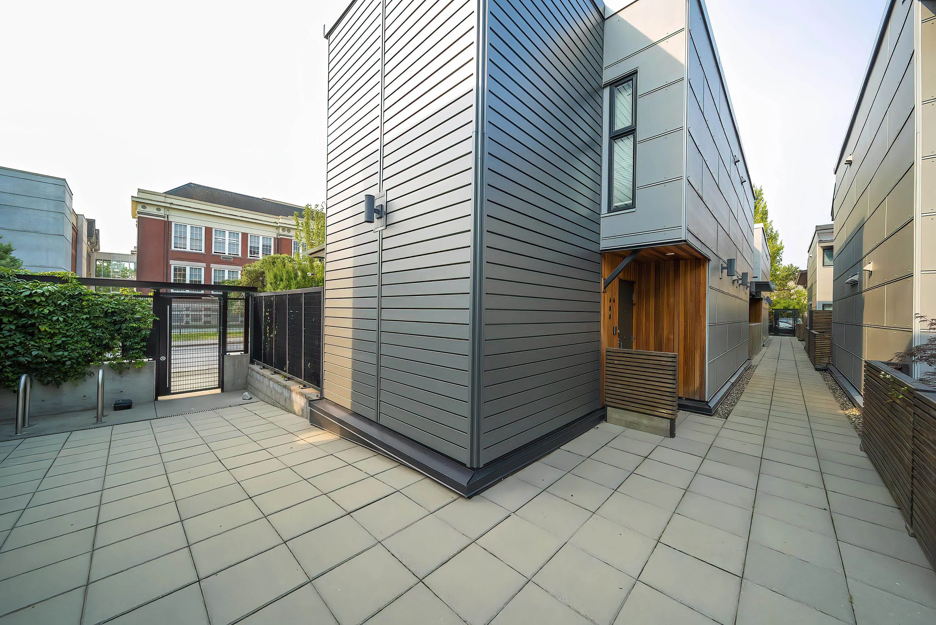 3 488 Jackson Avenue