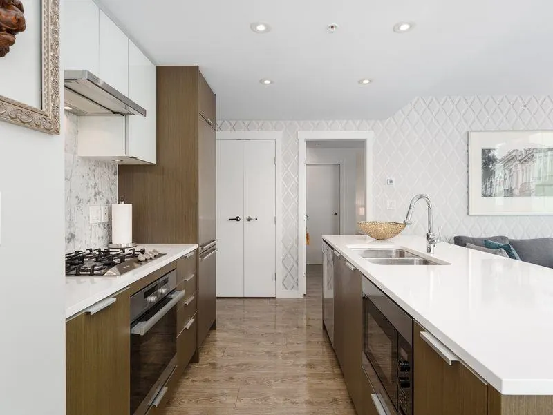 807 110 Switchmen Street