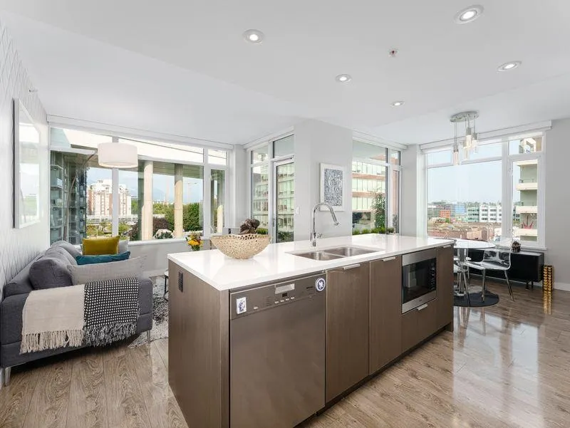 807 110 Switchmen Street