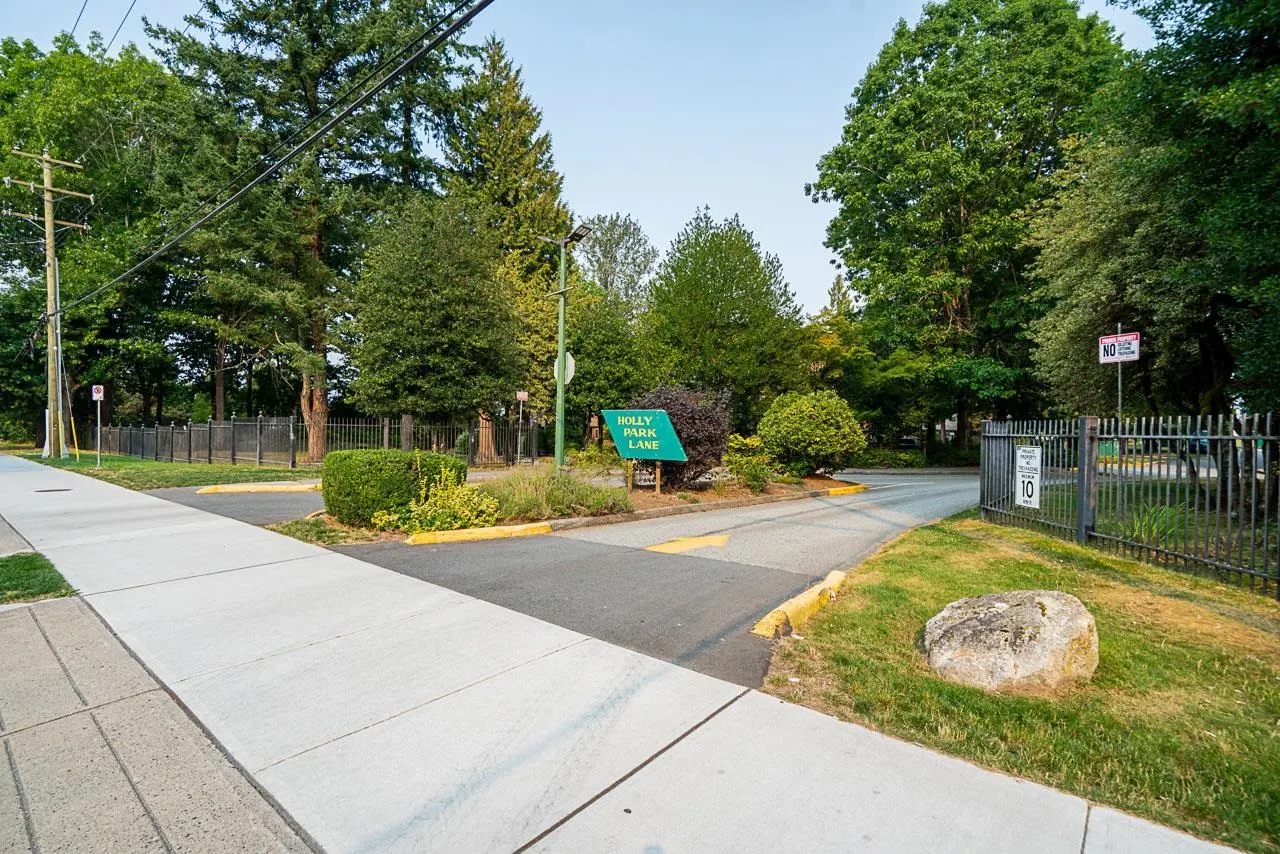 10570 Holly Park Lane