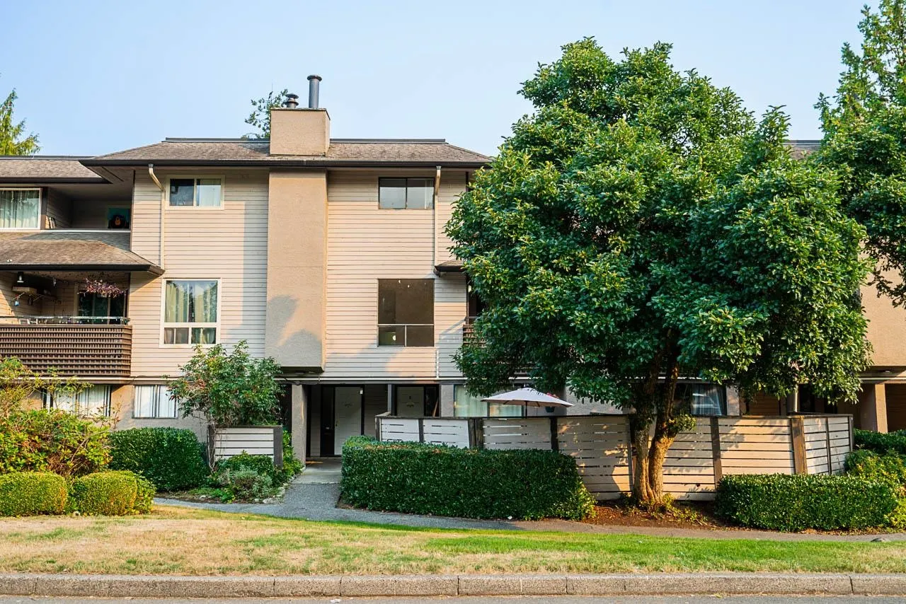 10570 Holly Park Lane
