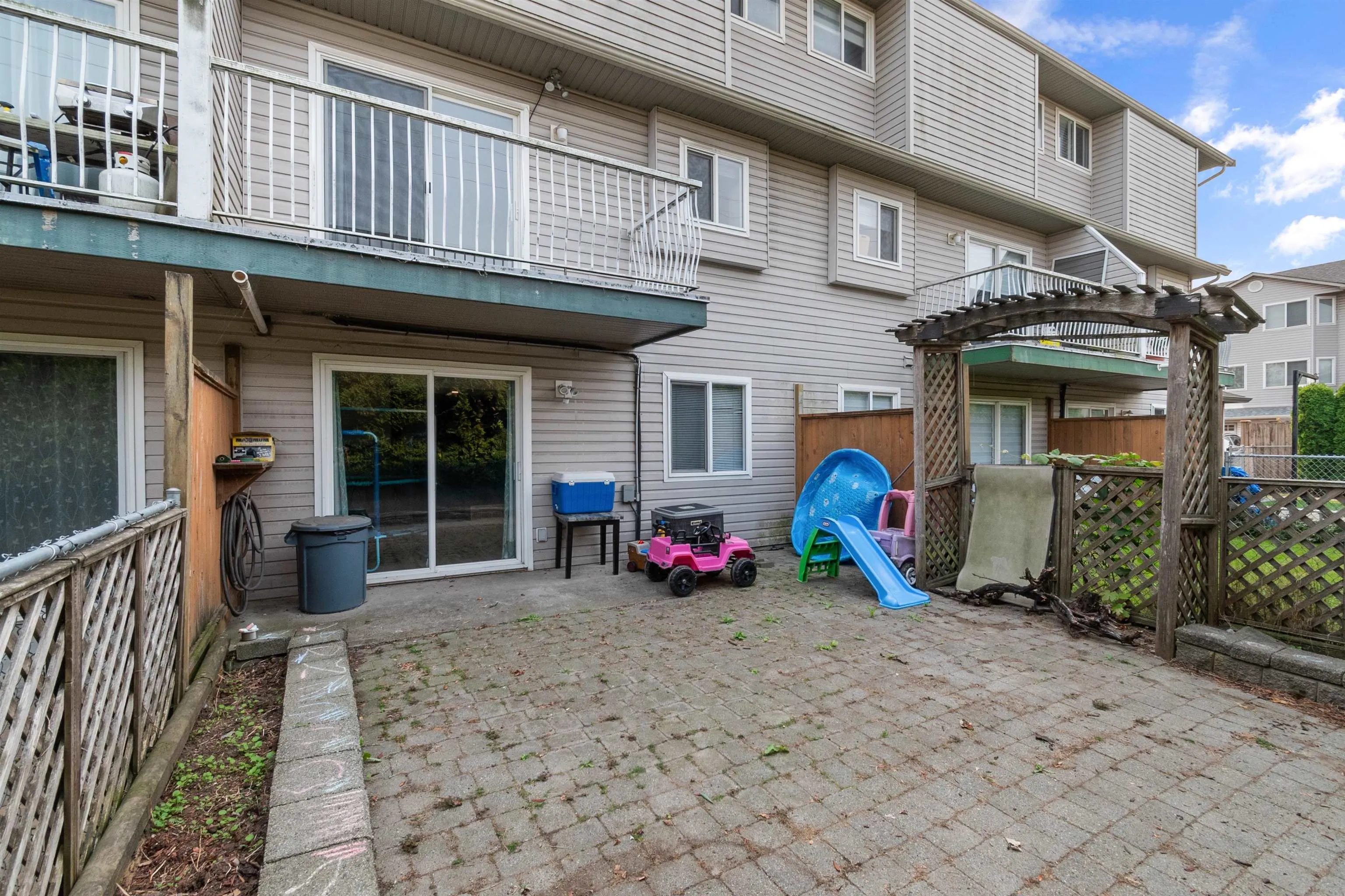 3 45090 Luckakuck Way