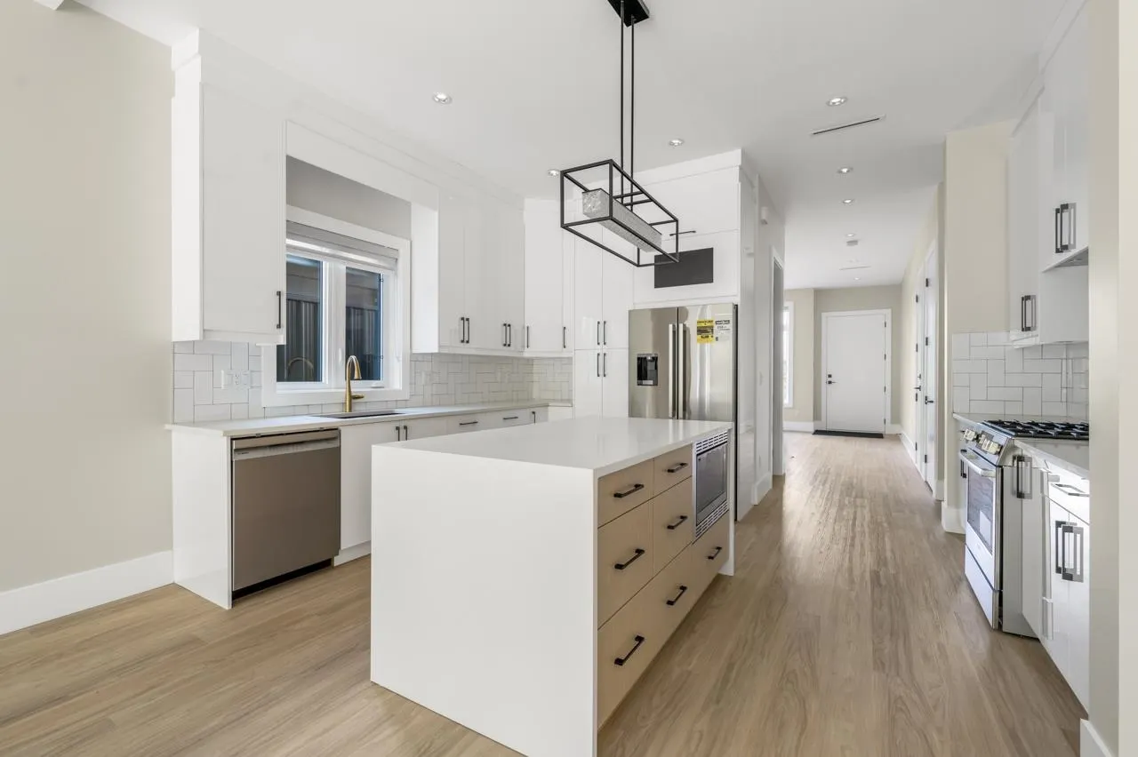 1 4096 Nithsdale Street