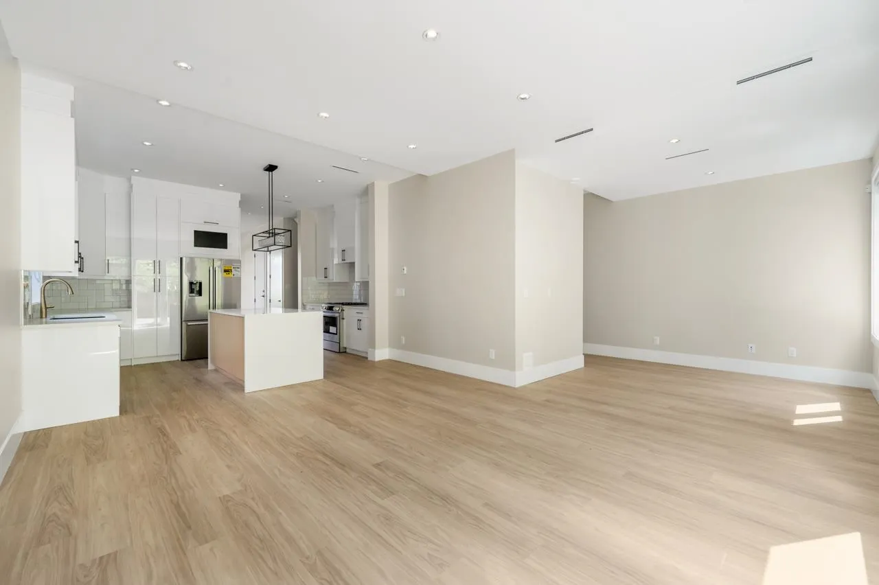 1 4096 Nithsdale Street