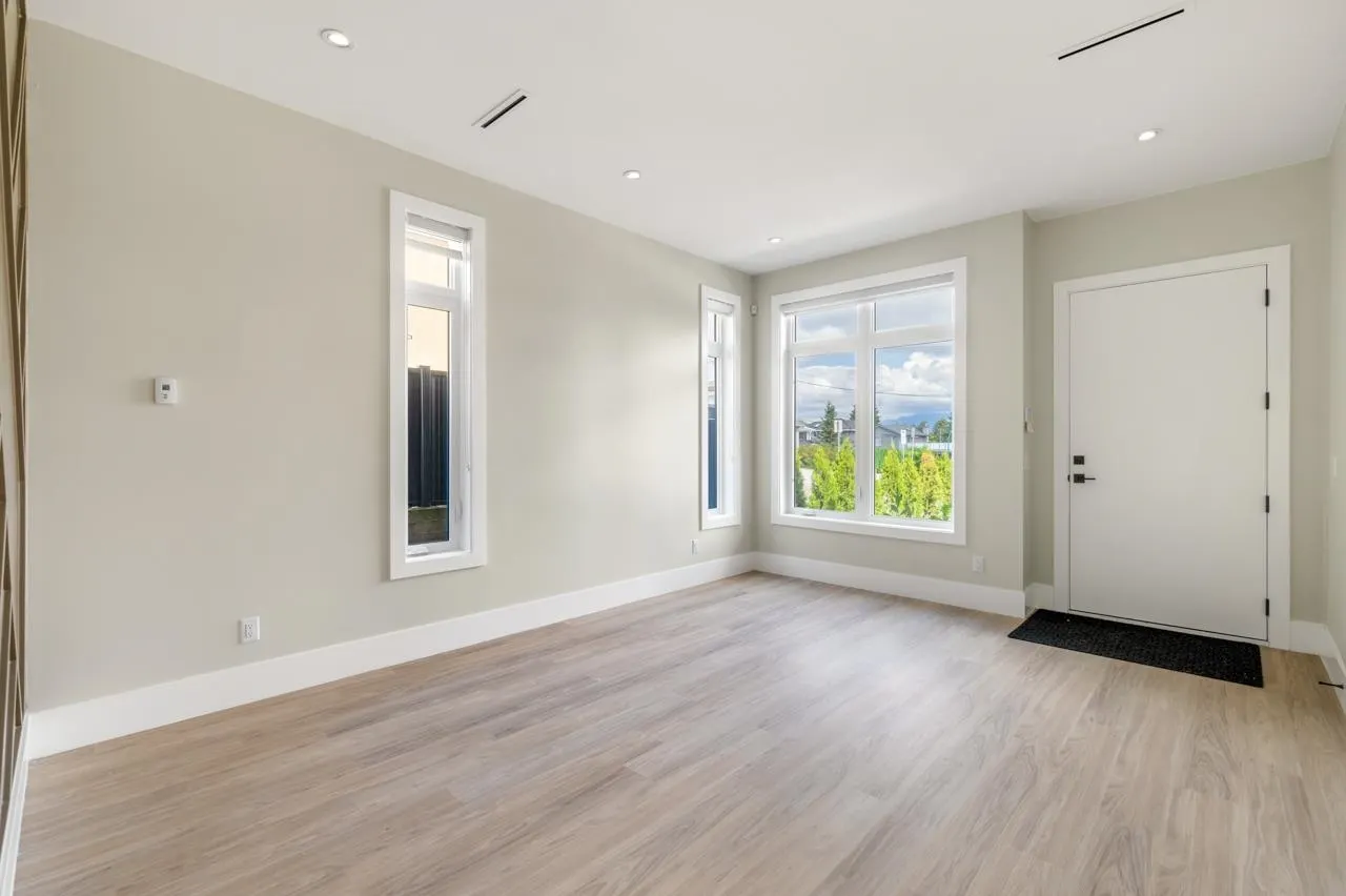 1 4096 Nithsdale Street