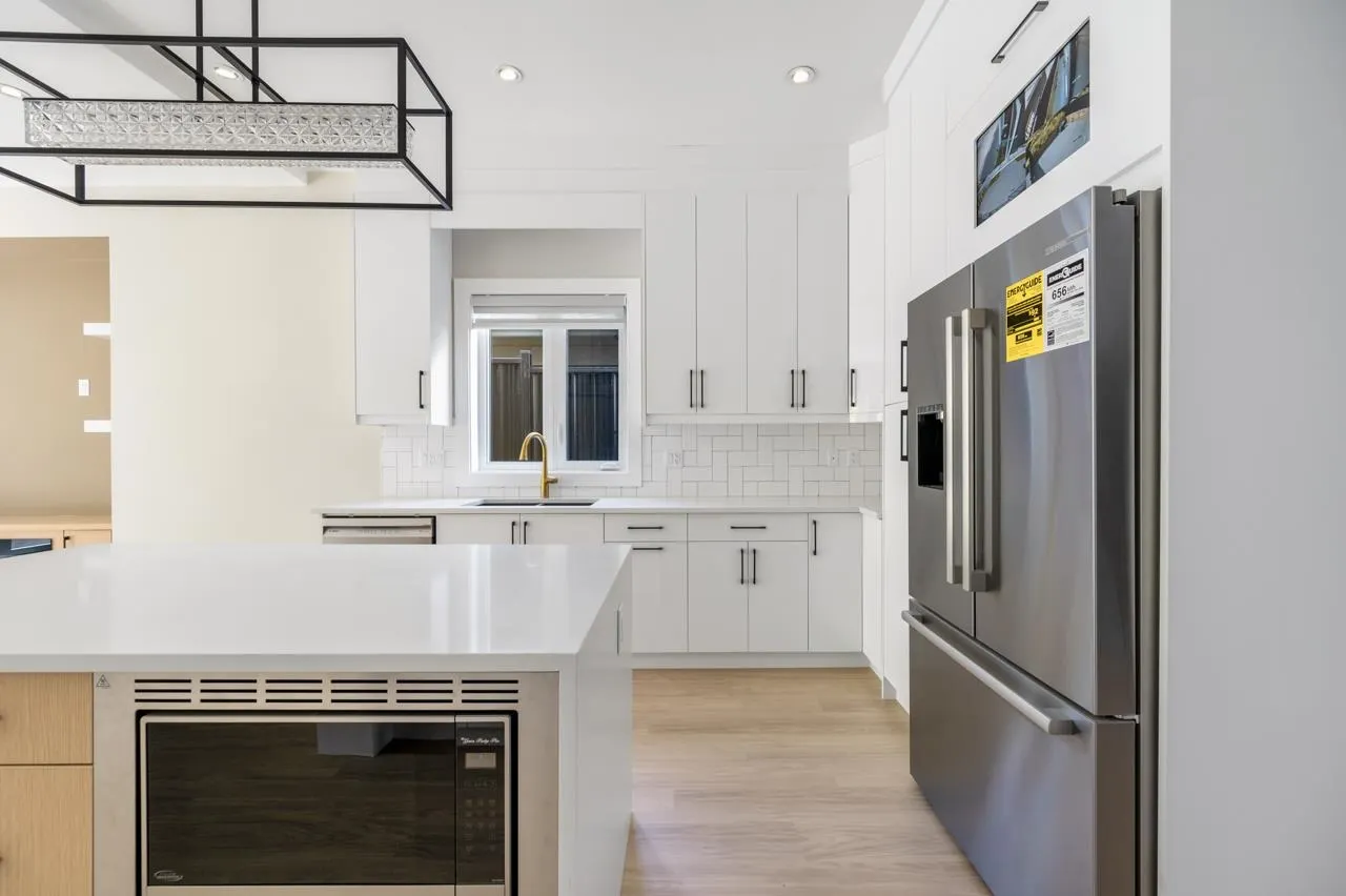 1 4096 Nithsdale Street
