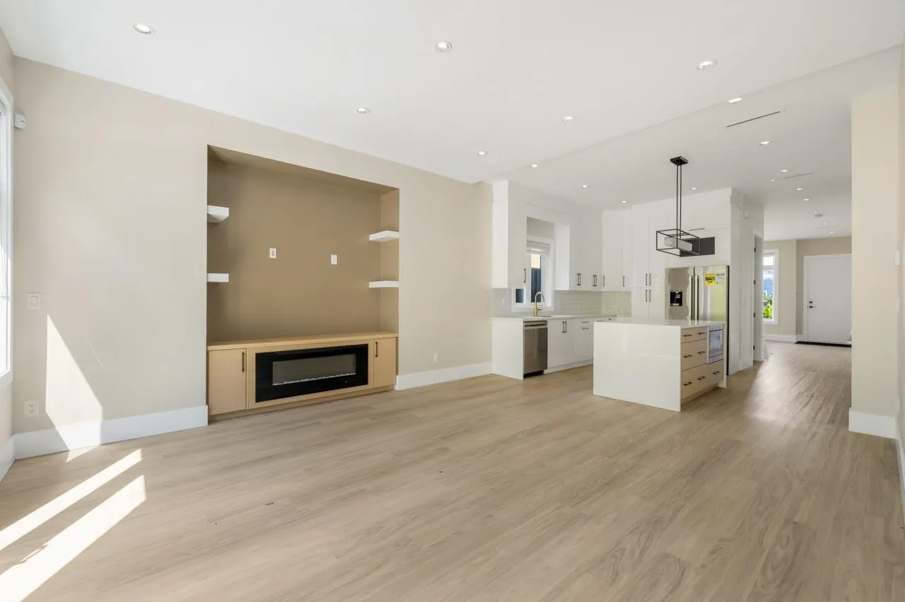 1 4096 Nithsdale Street
