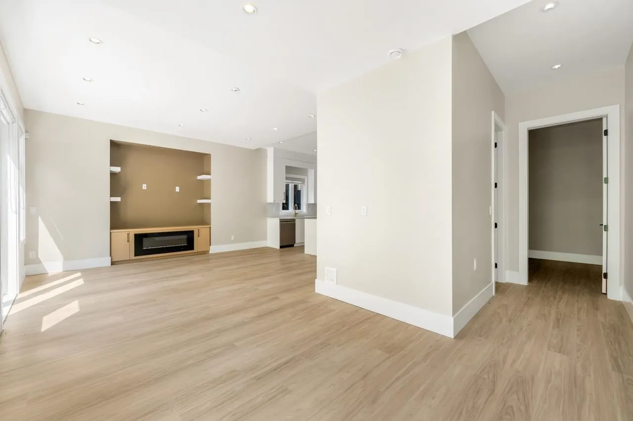 1 4096 Nithsdale Street