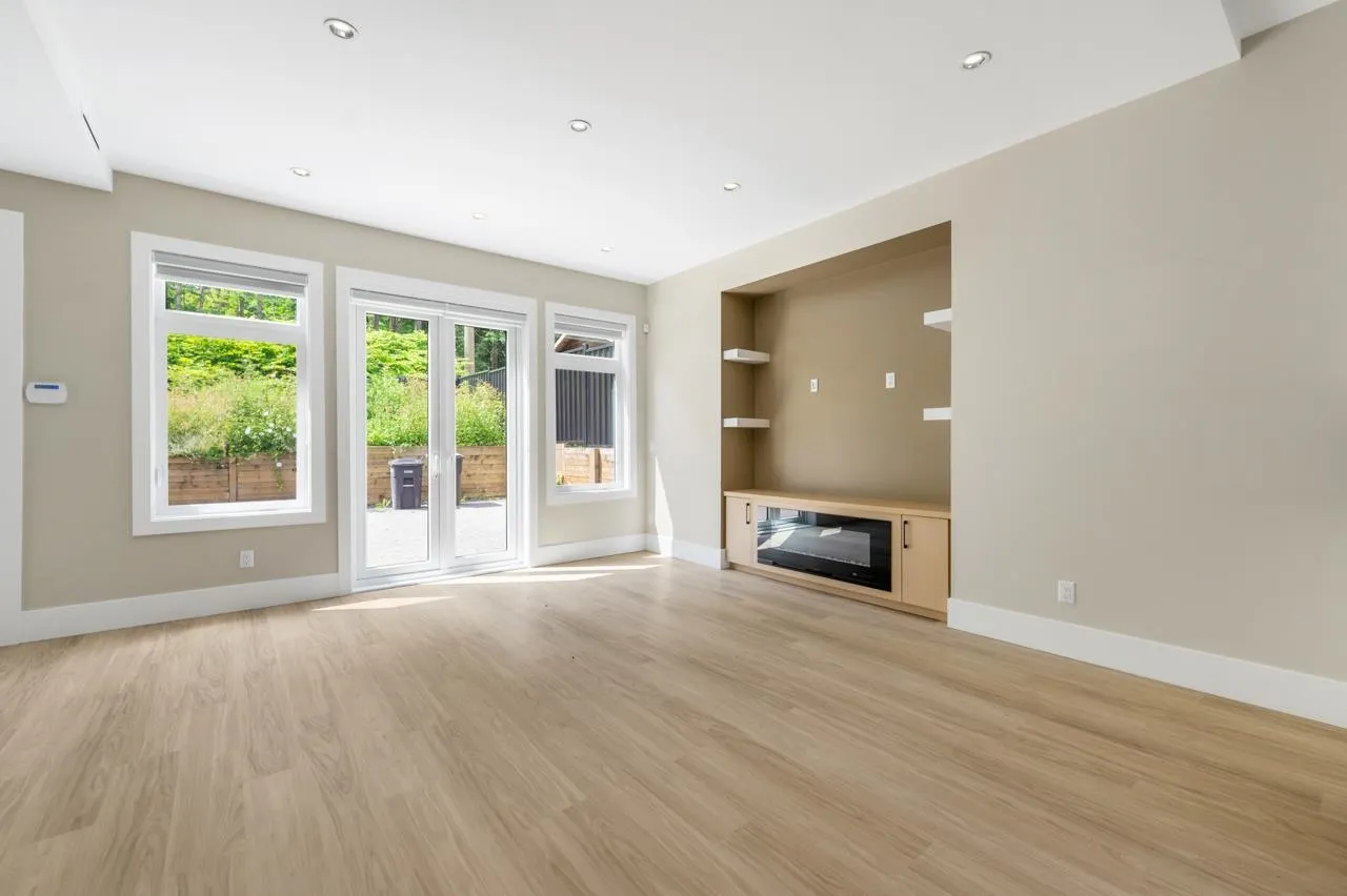 1 4096 Nithsdale Street