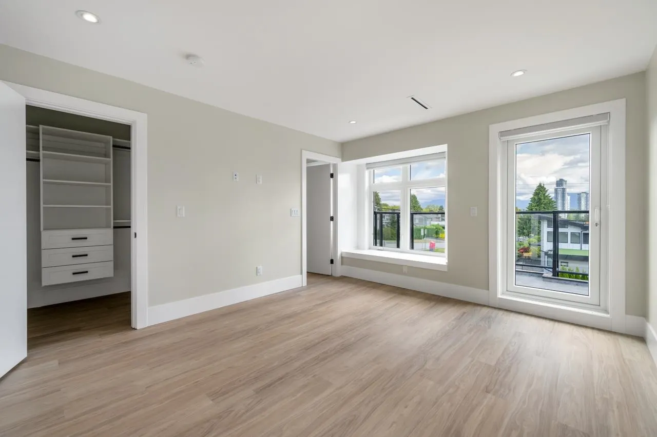 1 4096 Nithsdale Street