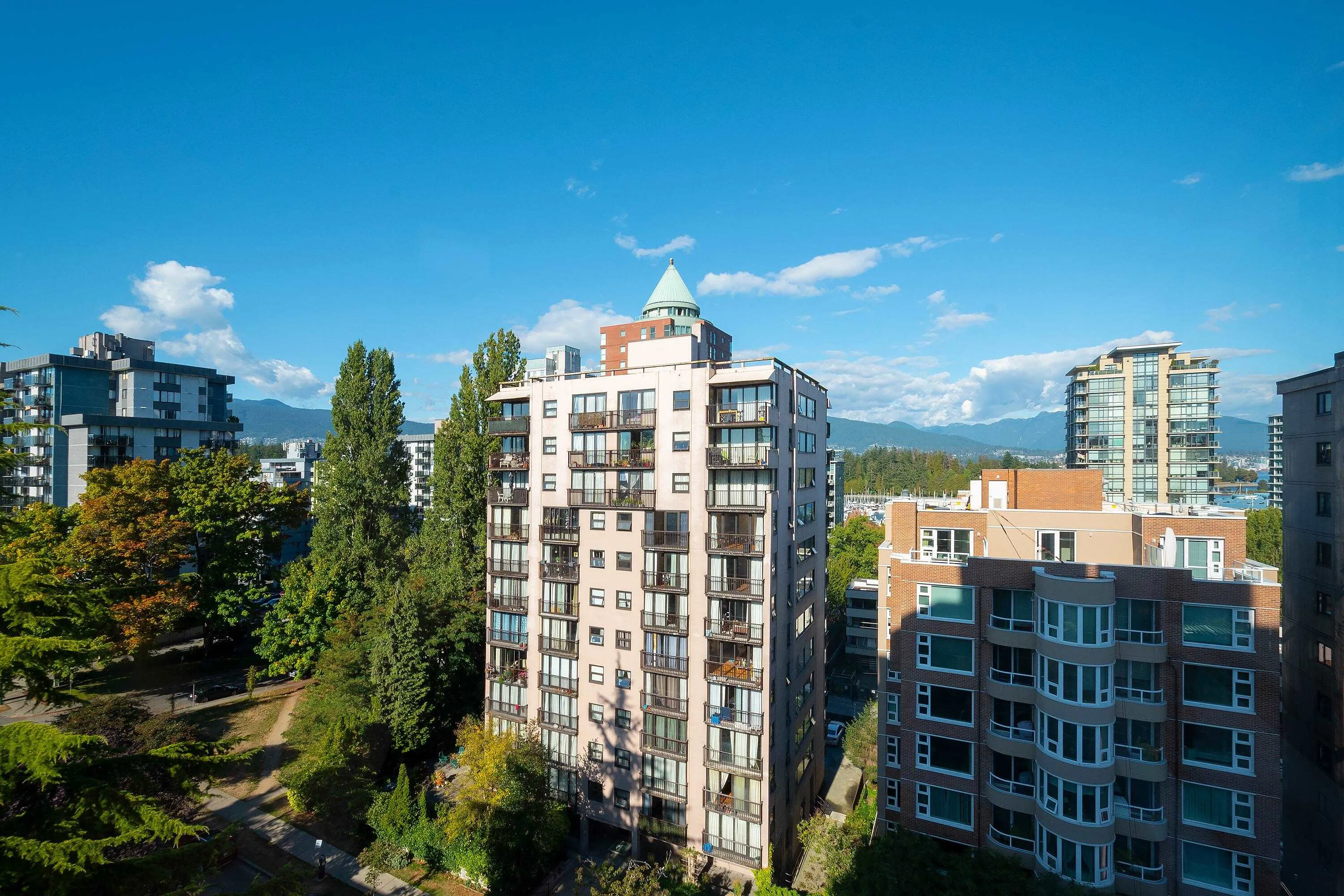 902 1860 Robson Street