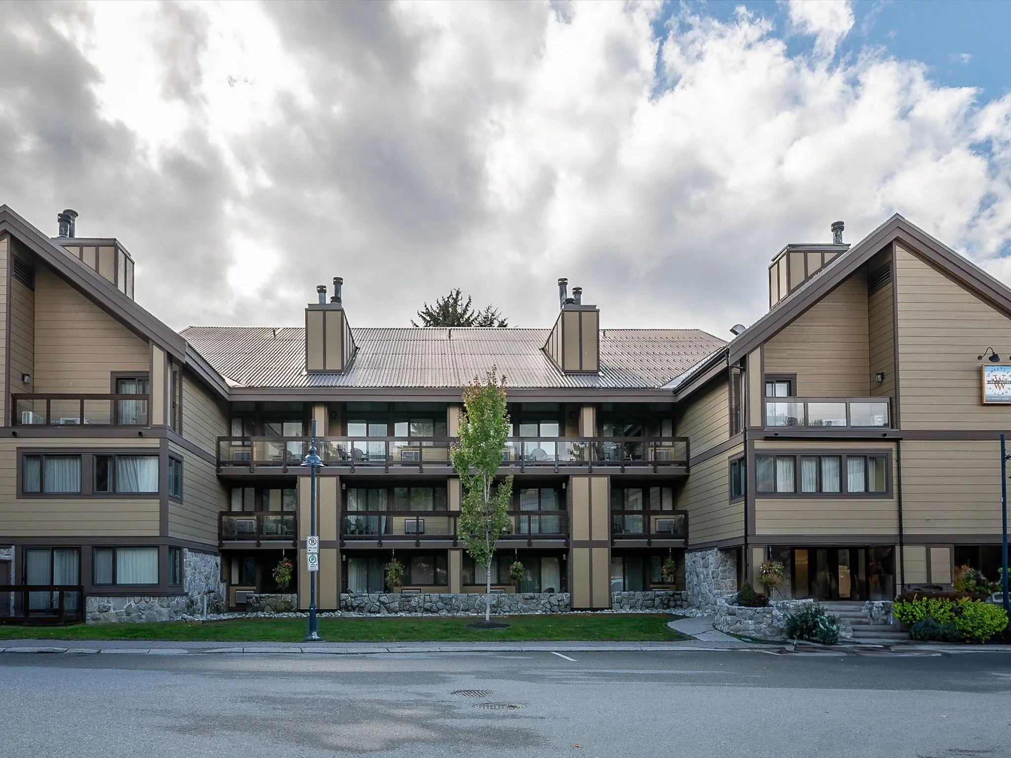 306 4420 Sundial Place