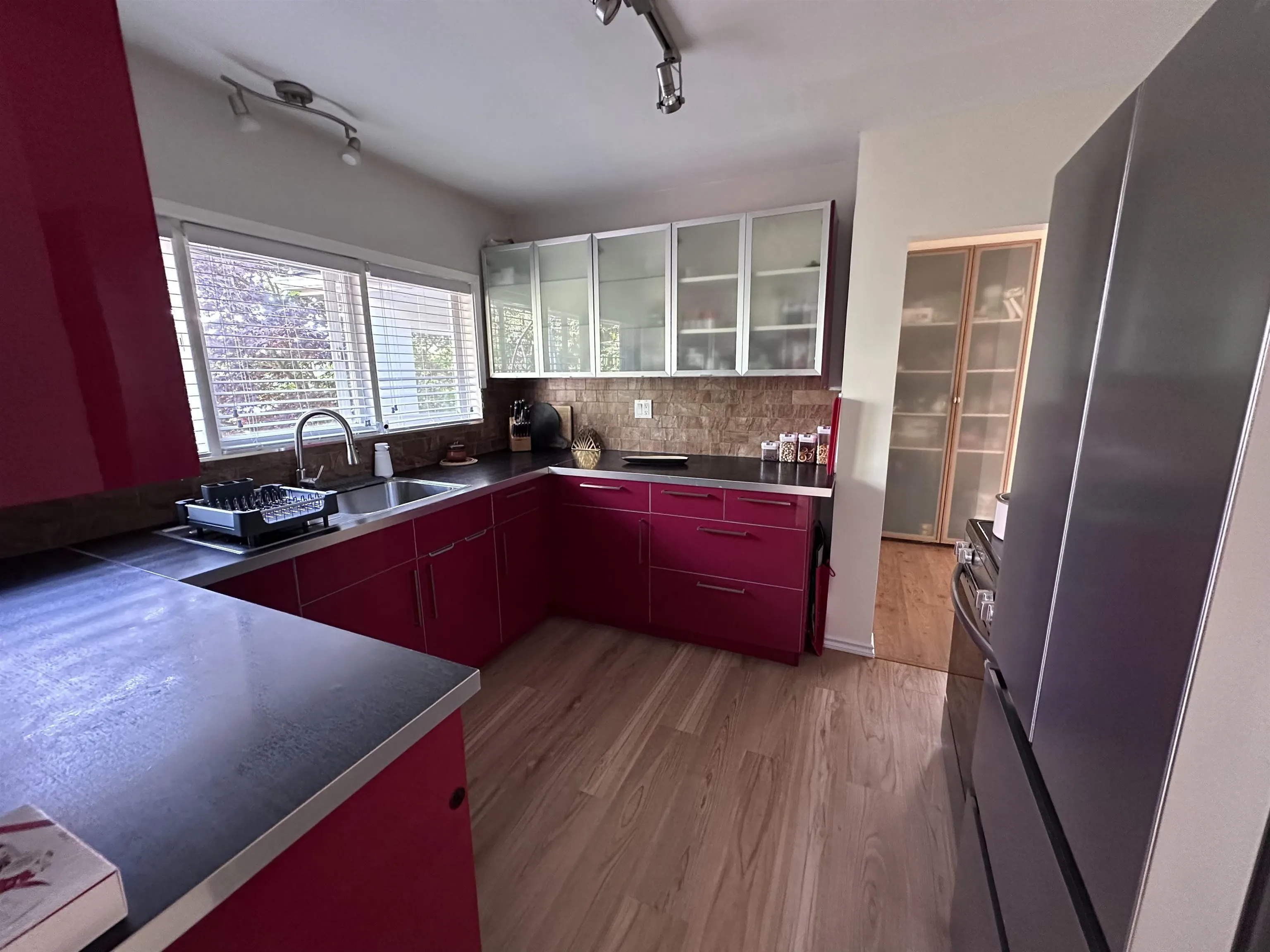 527 W 14th Street