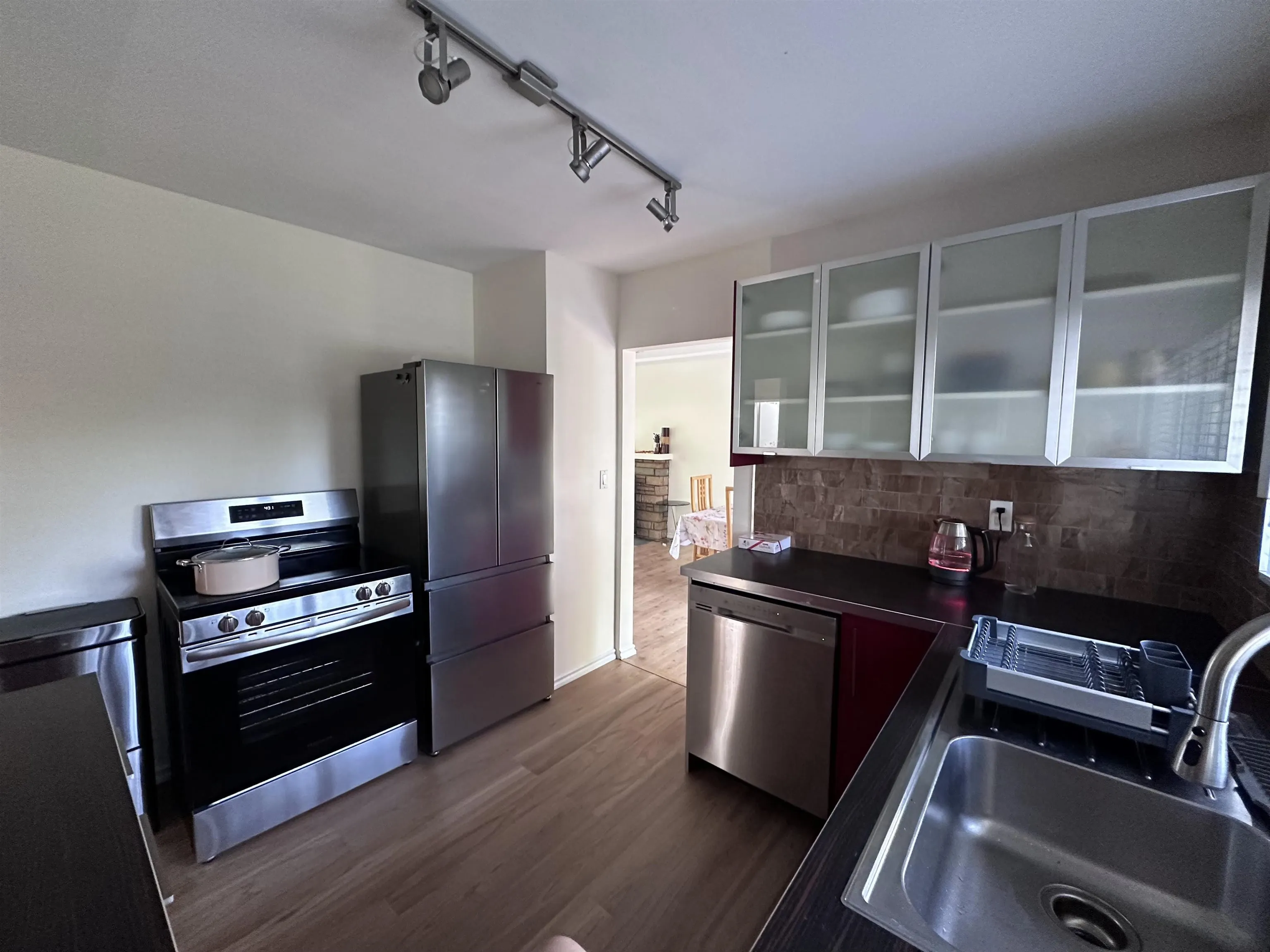 527 W 14th Street