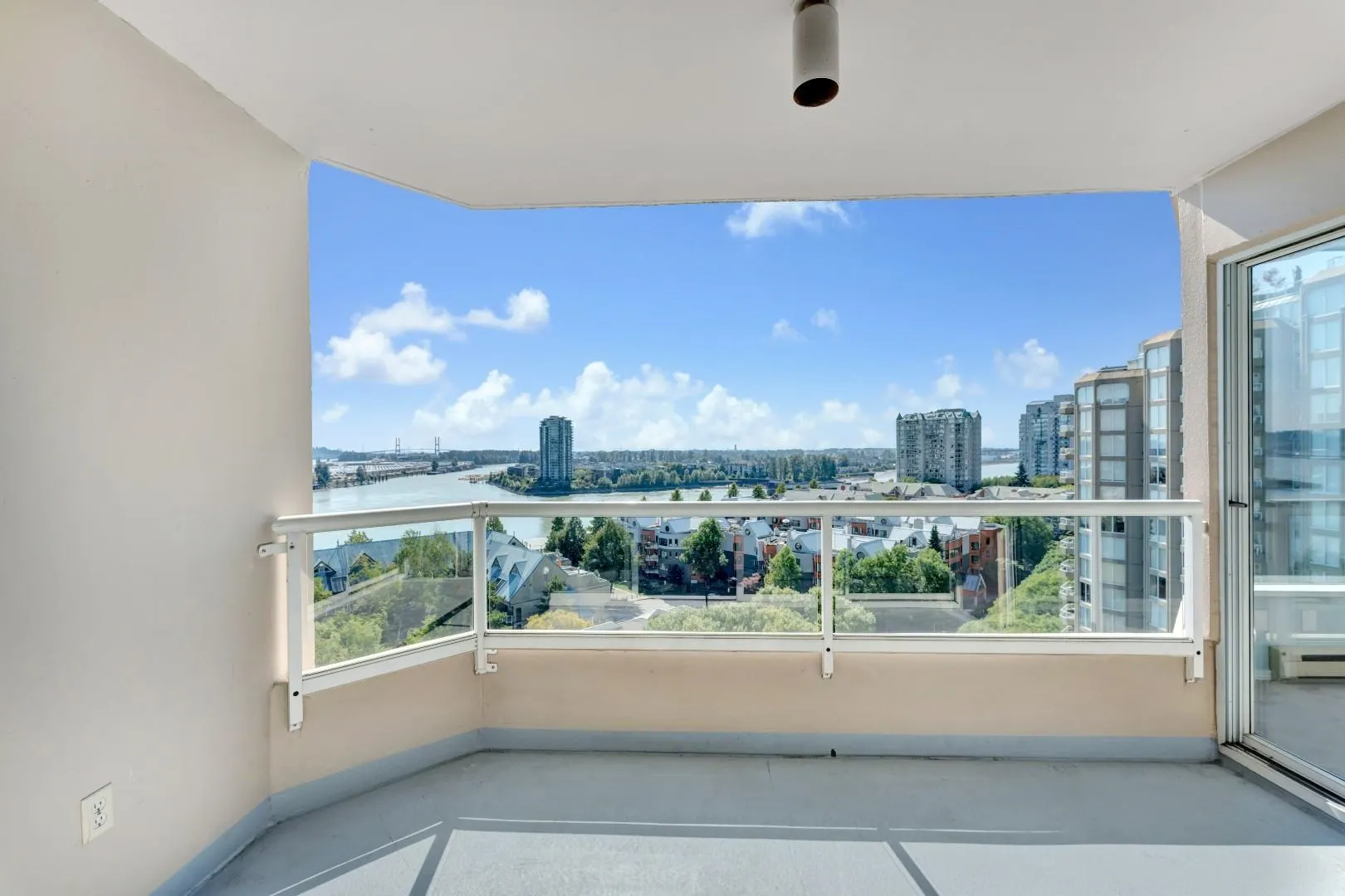 1205 1065 Quayside Drive