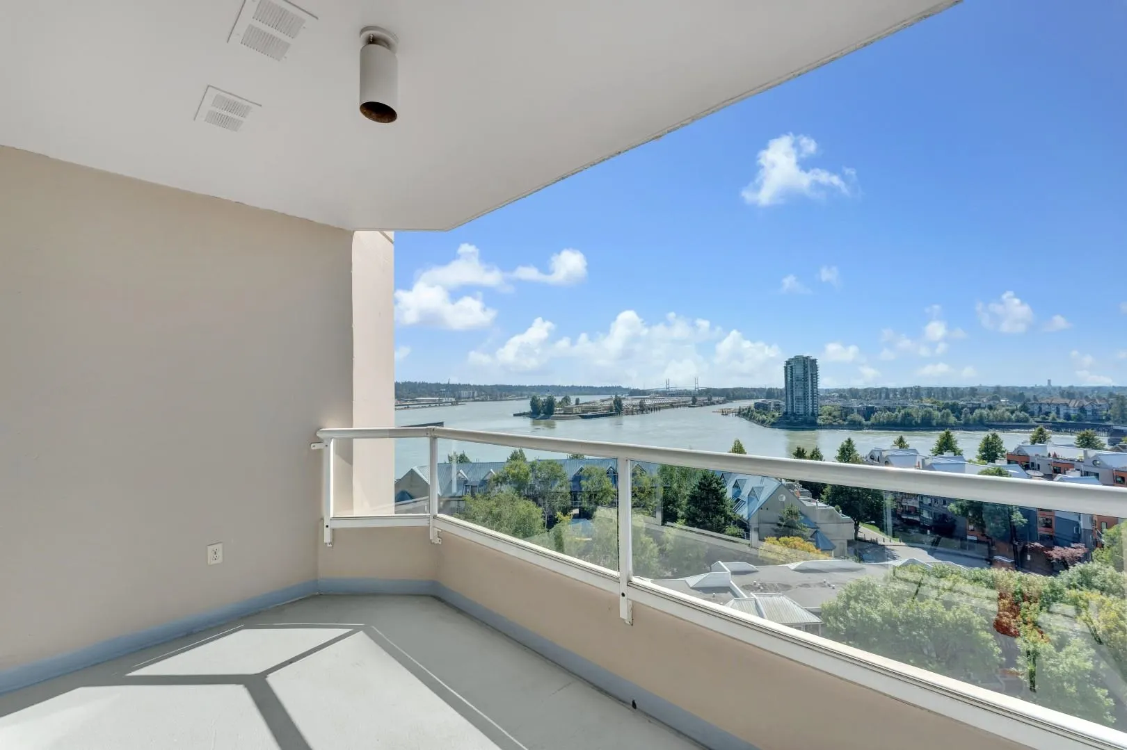 1205 1065 Quayside Drive