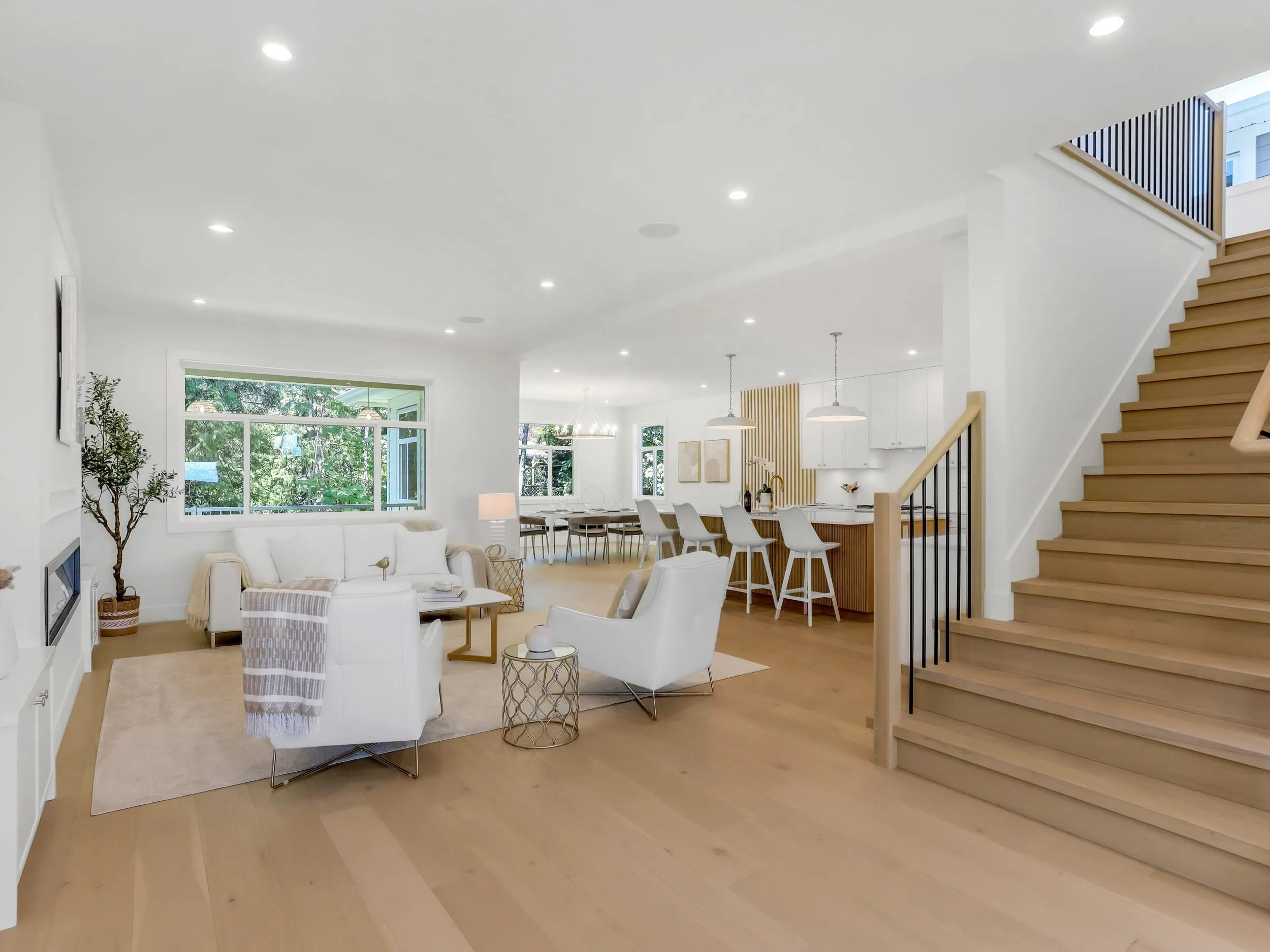 3553 Monson Crescent