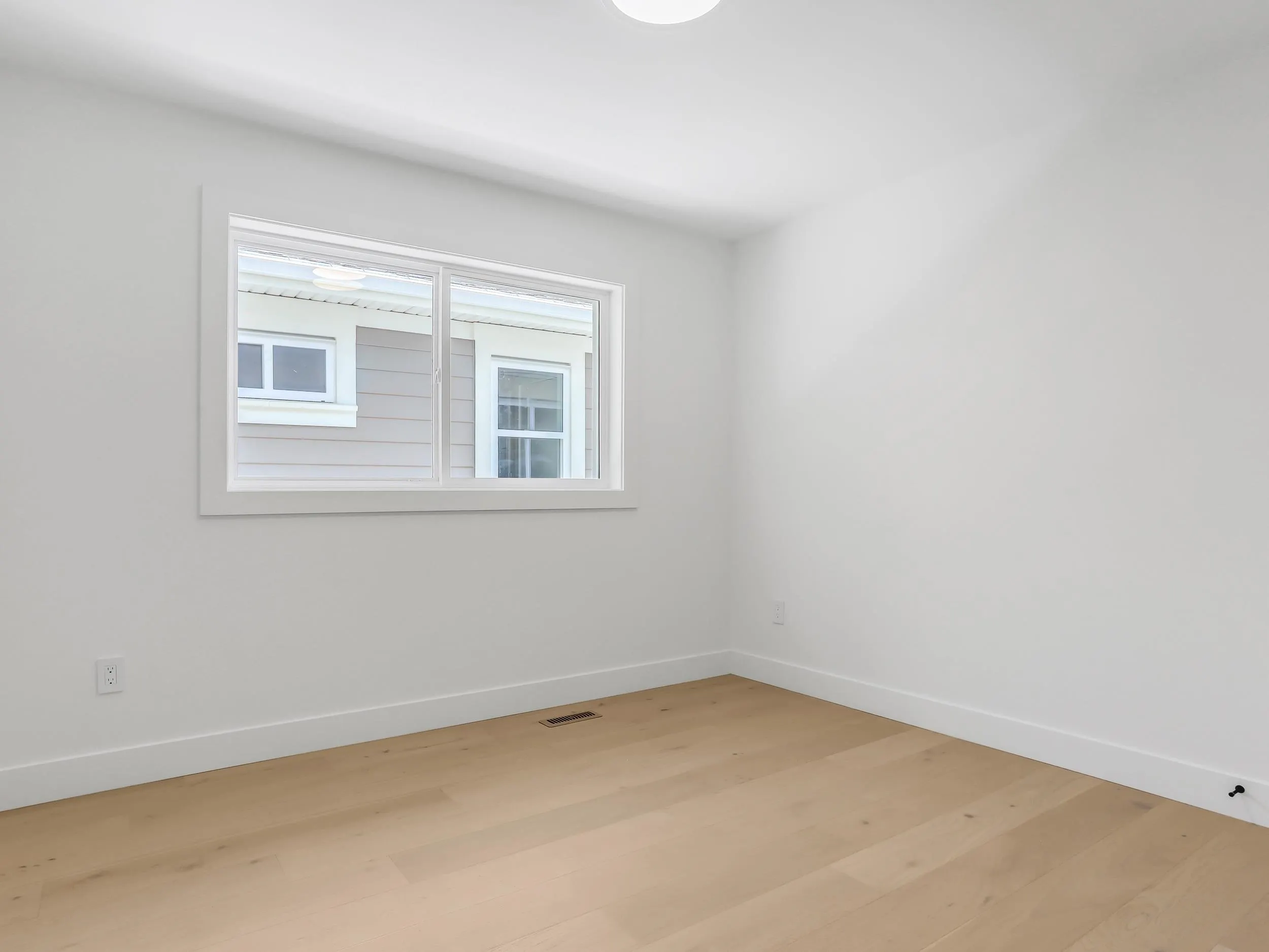 3553 Monson Crescent
