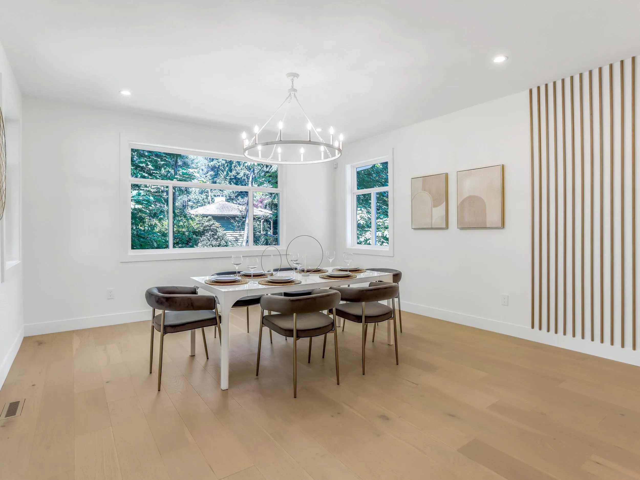3553 Monson Crescent