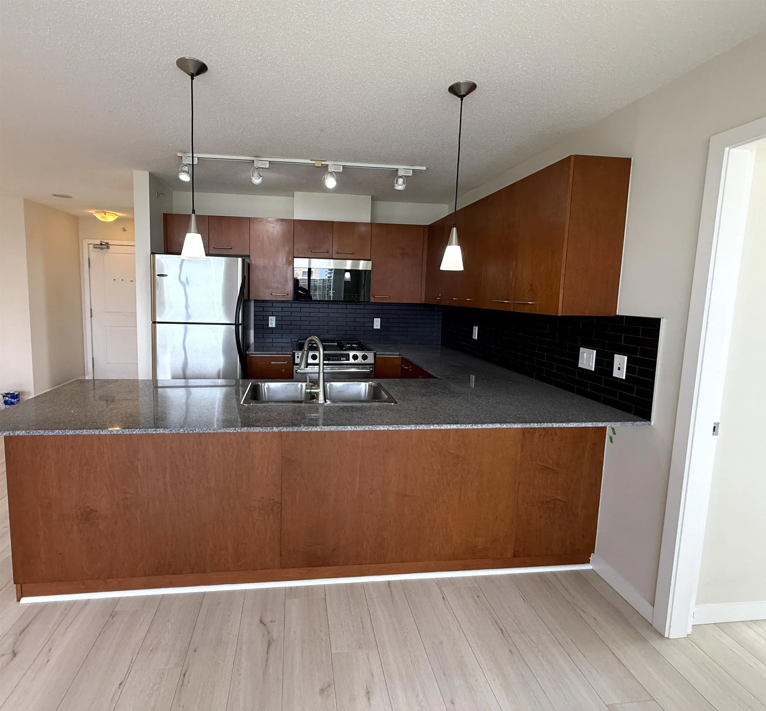 14XX 4333 Central Boulevard
