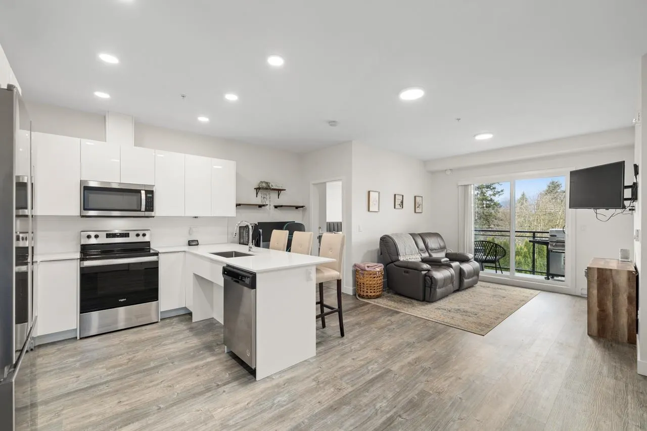 309 9450 Robson Street