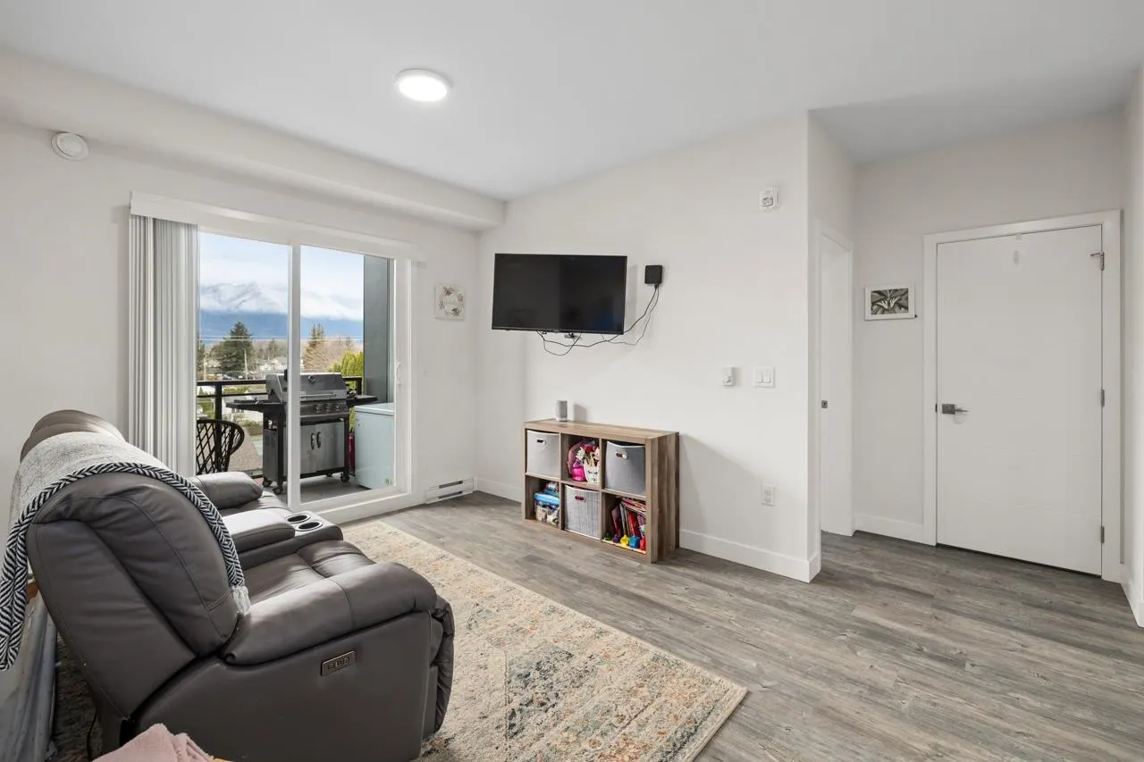 309 9450 Robson Street