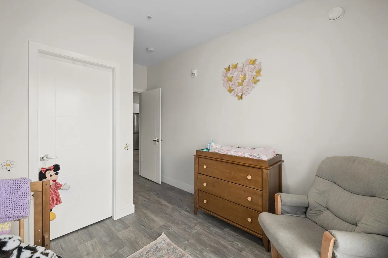 309 9450 Robson Street
