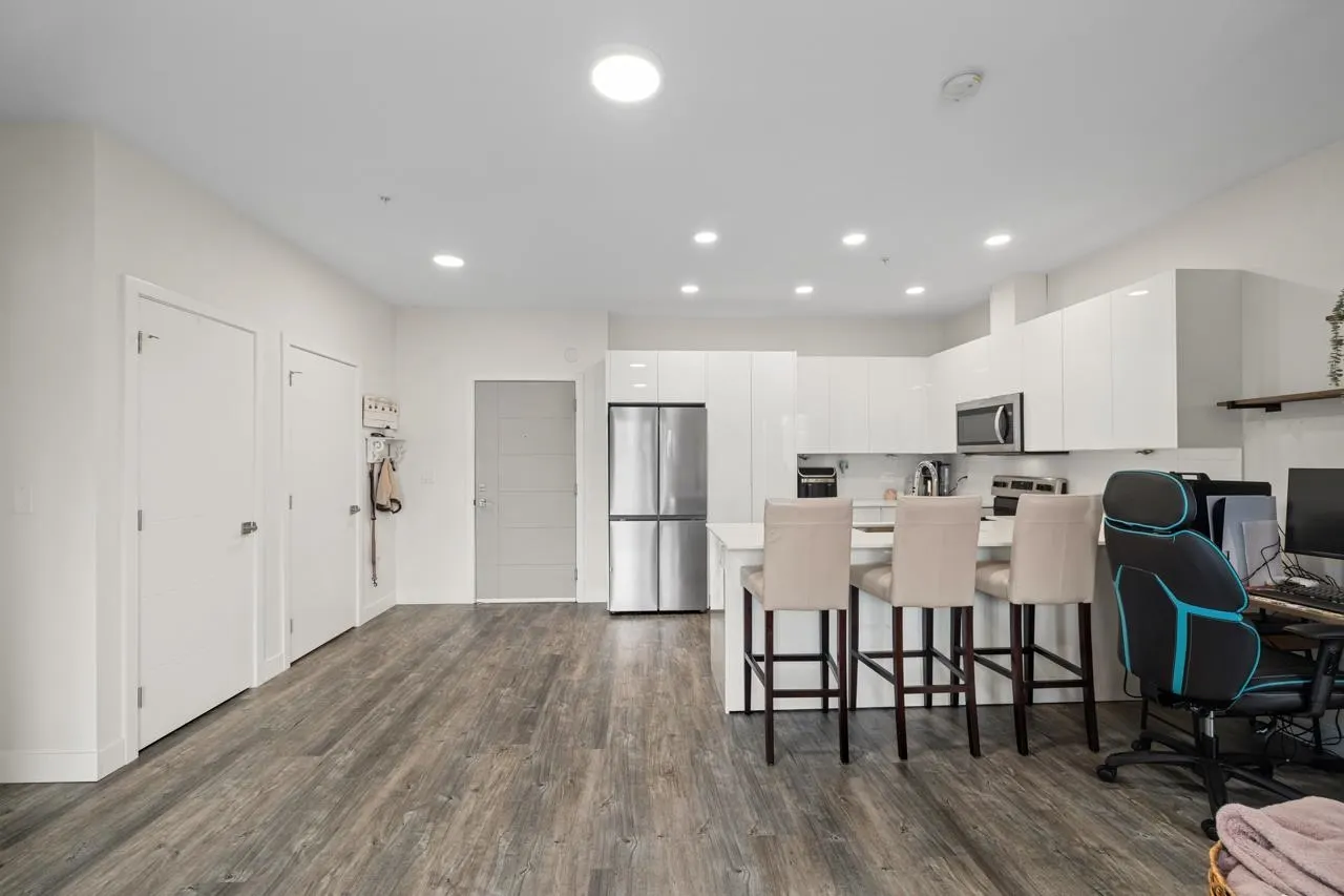 309 9450 Robson Street
