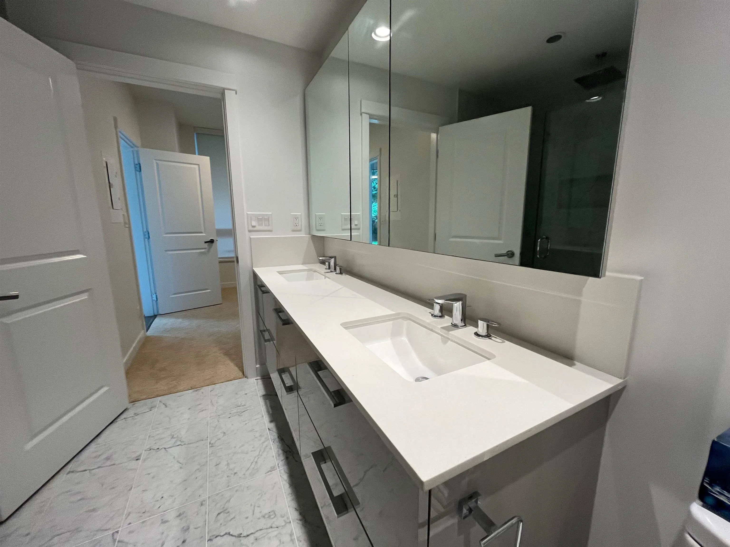 201 3533 Ross Drive