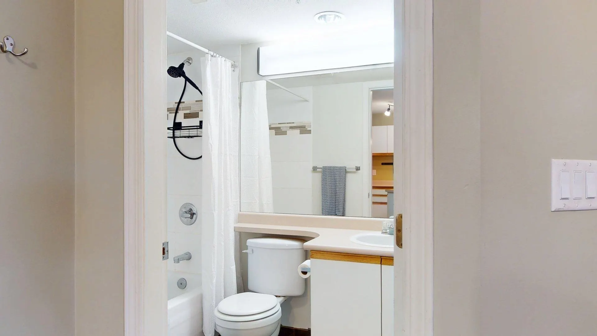 C210 40140 Willow Crescent