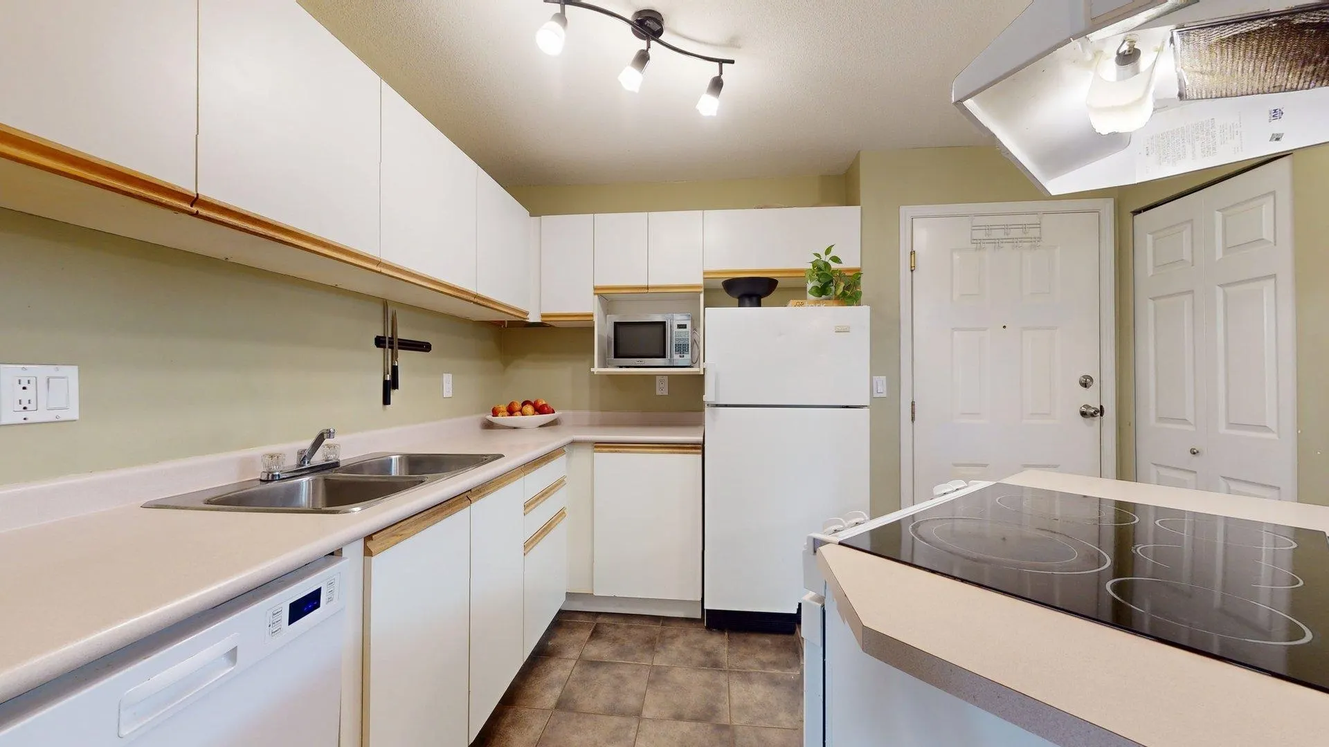 C210 40140 Willow Crescent