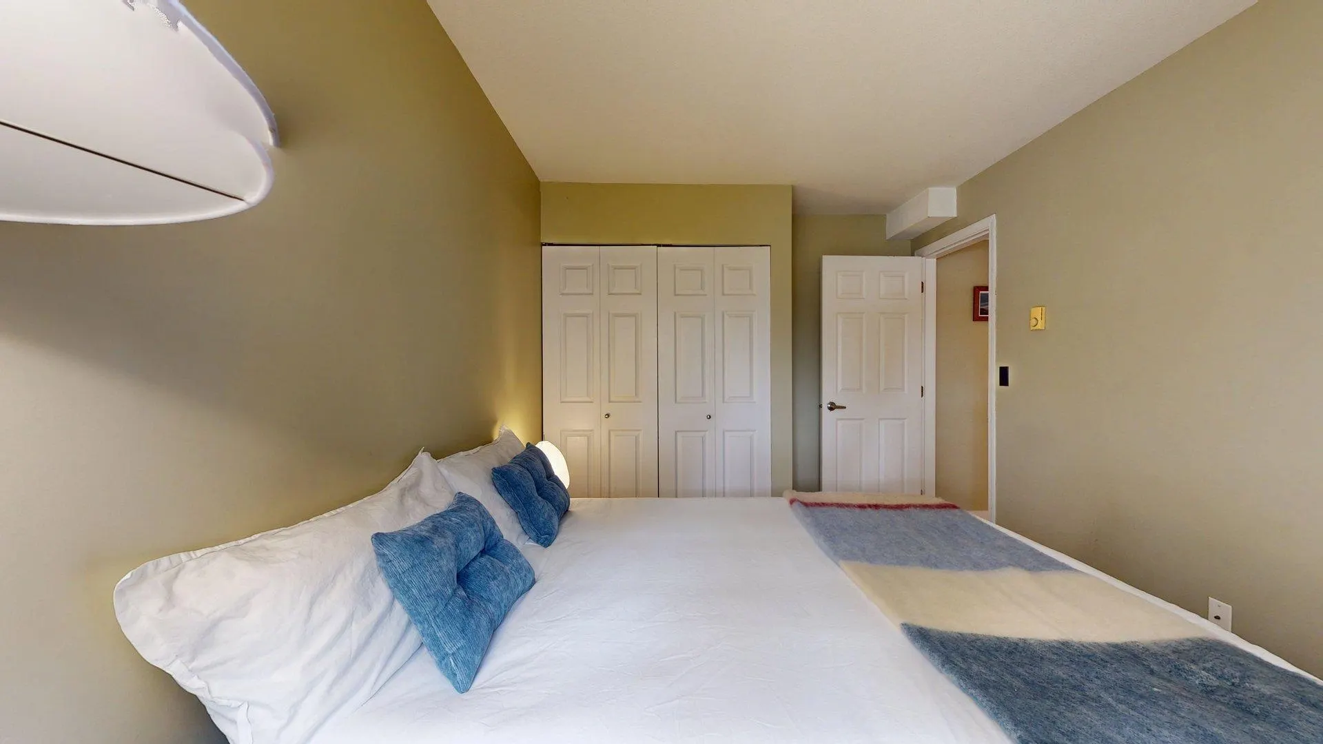 C210 40140 Willow Crescent