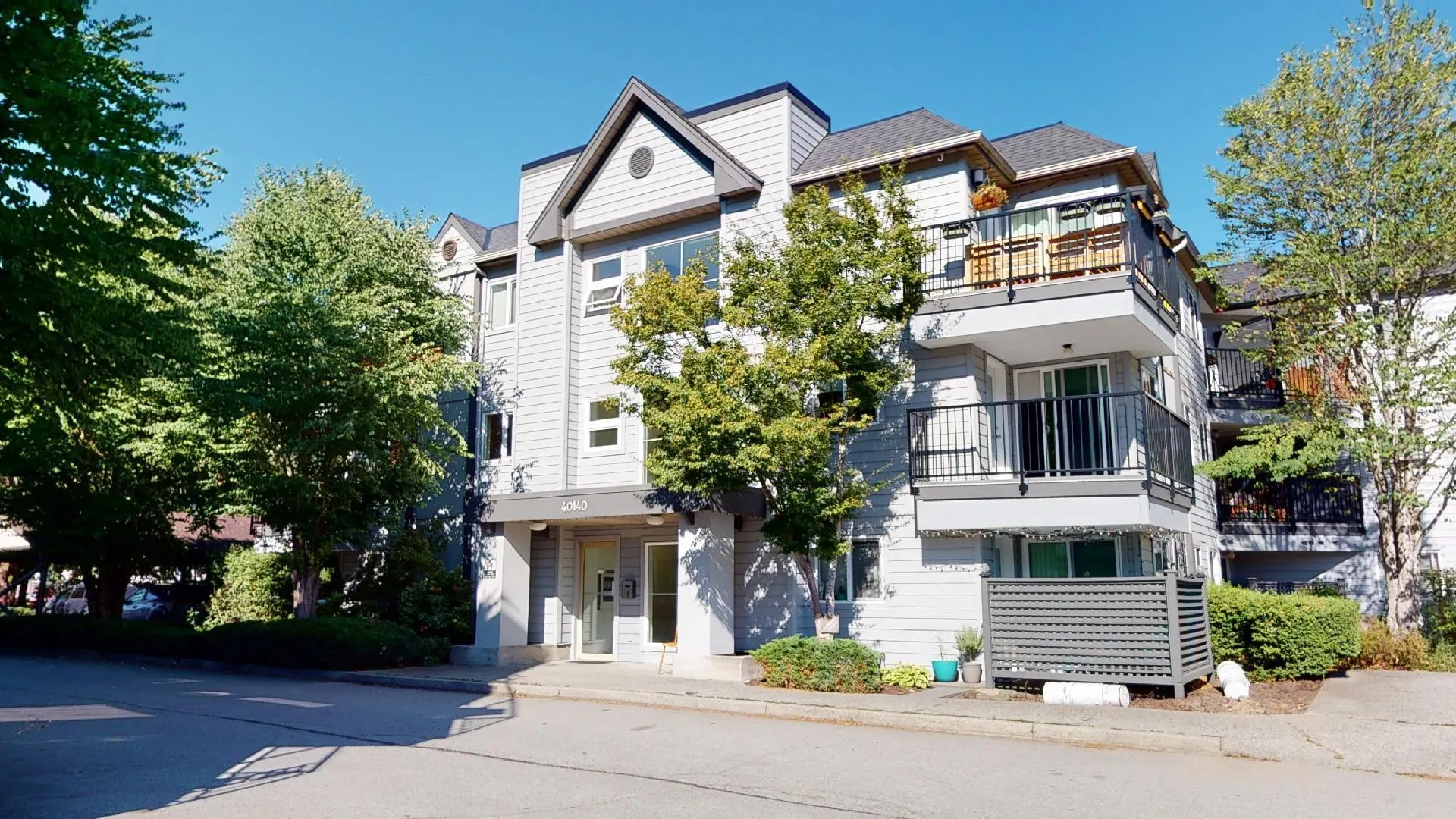 C210 40140 Willow Crescent
