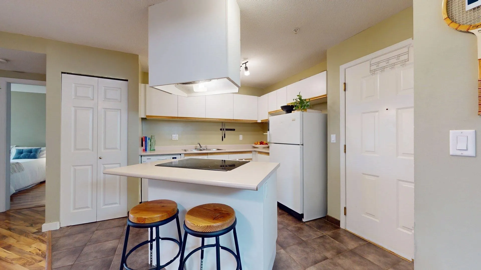 C210 40140 Willow Crescent