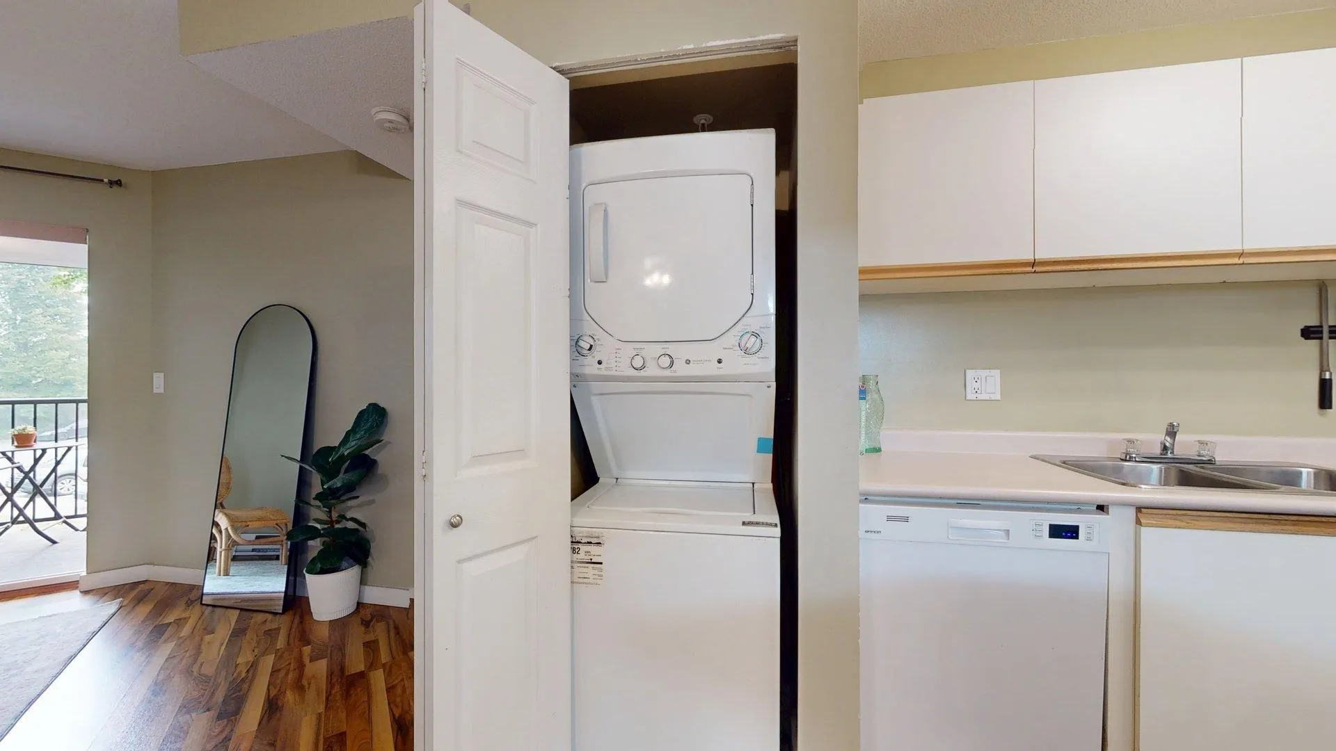 C210 40140 Willow Crescent