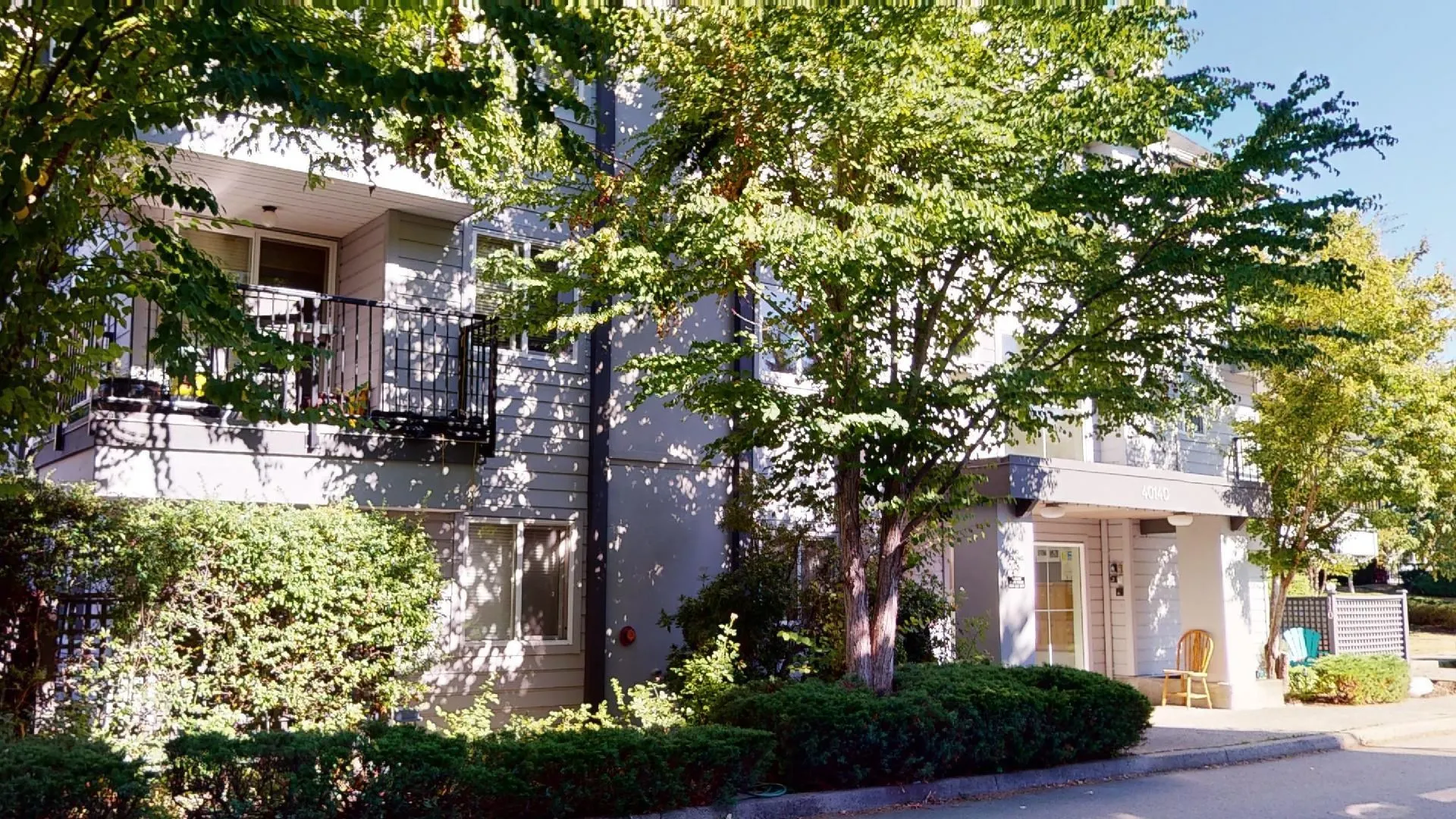 C210 40140 Willow Crescent