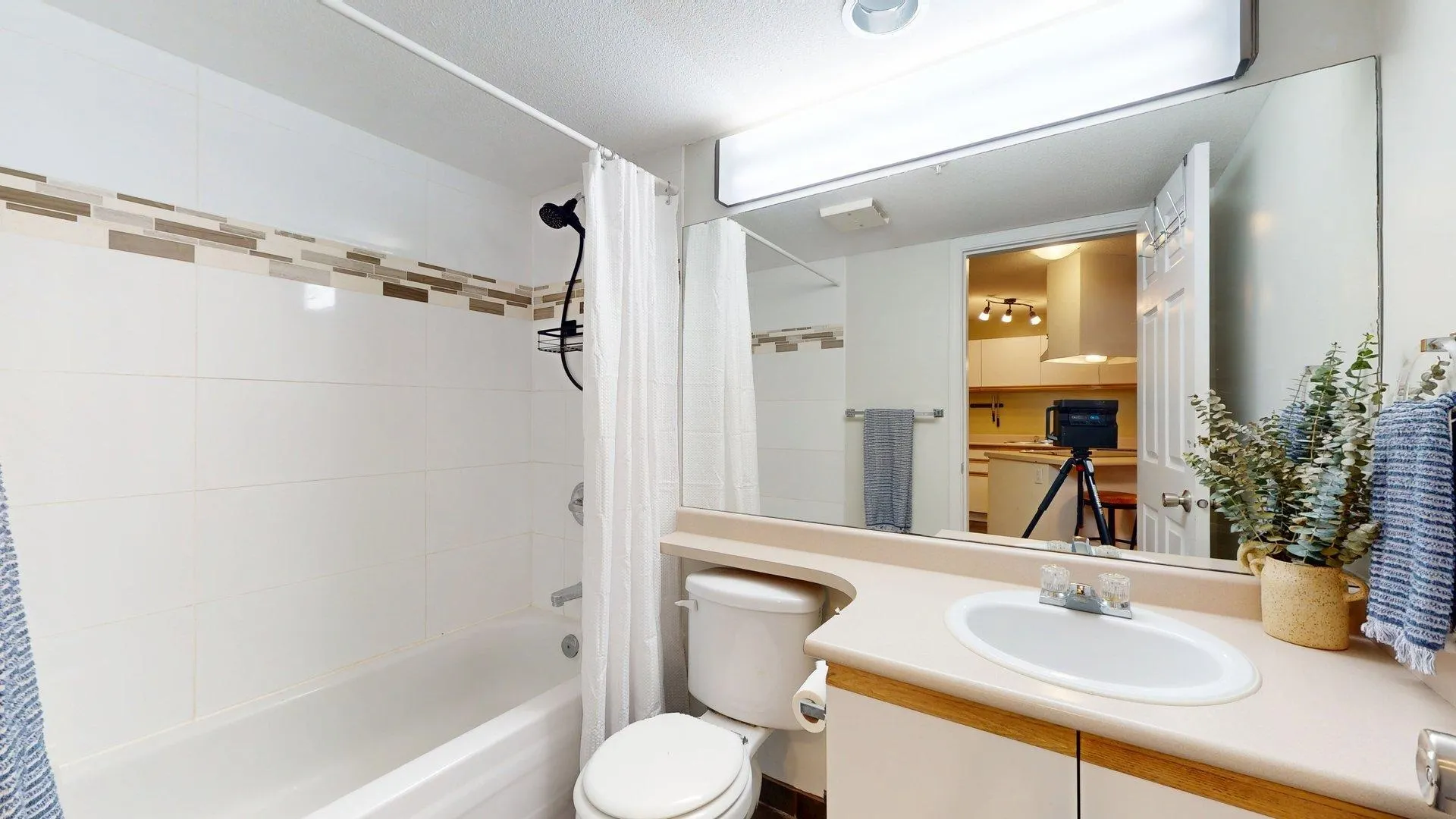 C210 40140 Willow Crescent