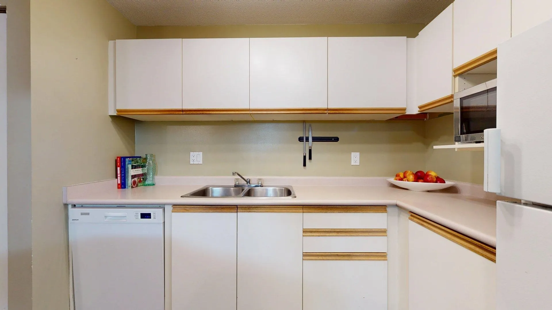 C210 40140 Willow Crescent