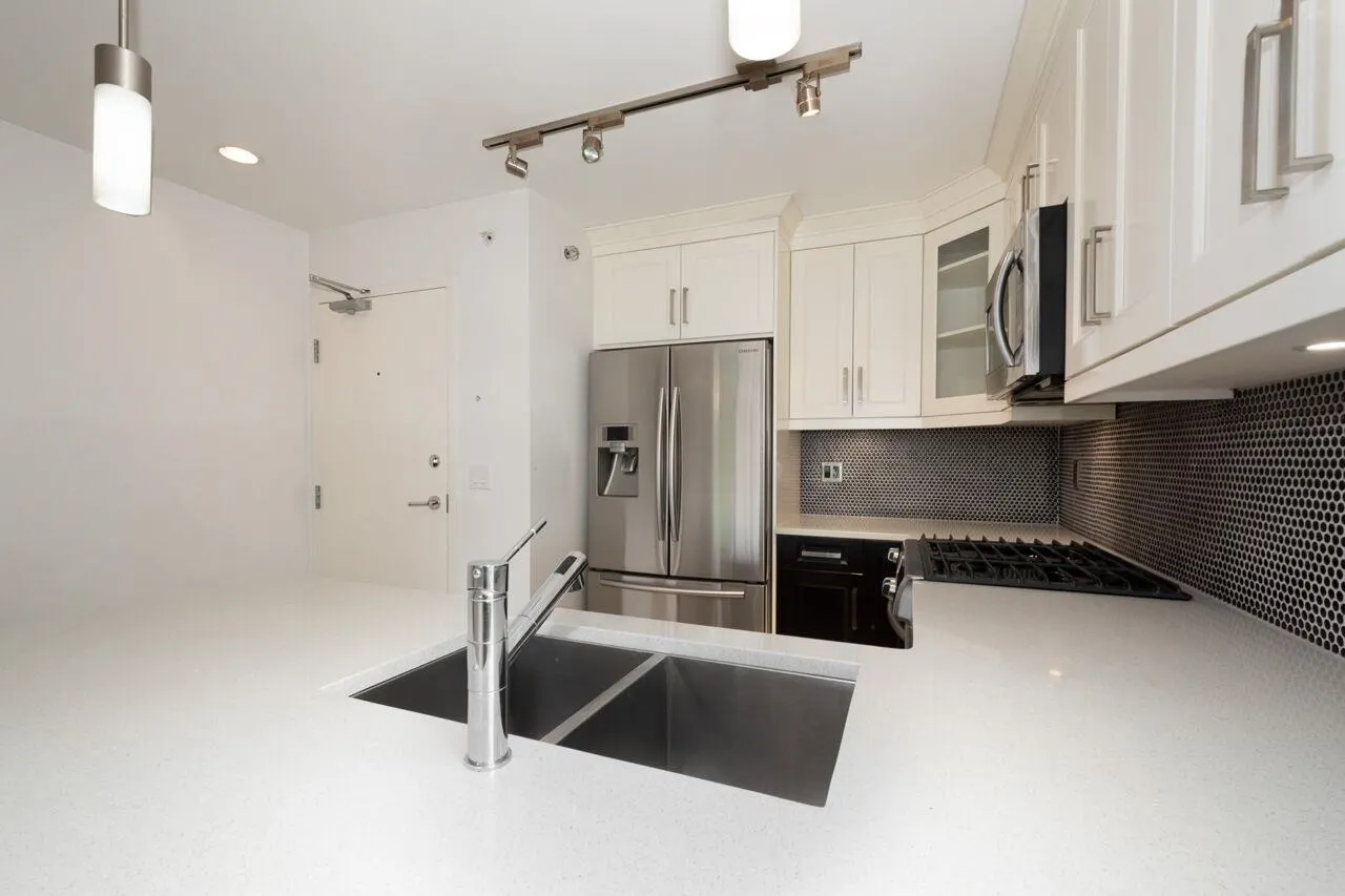 301 4548 Hastings Street