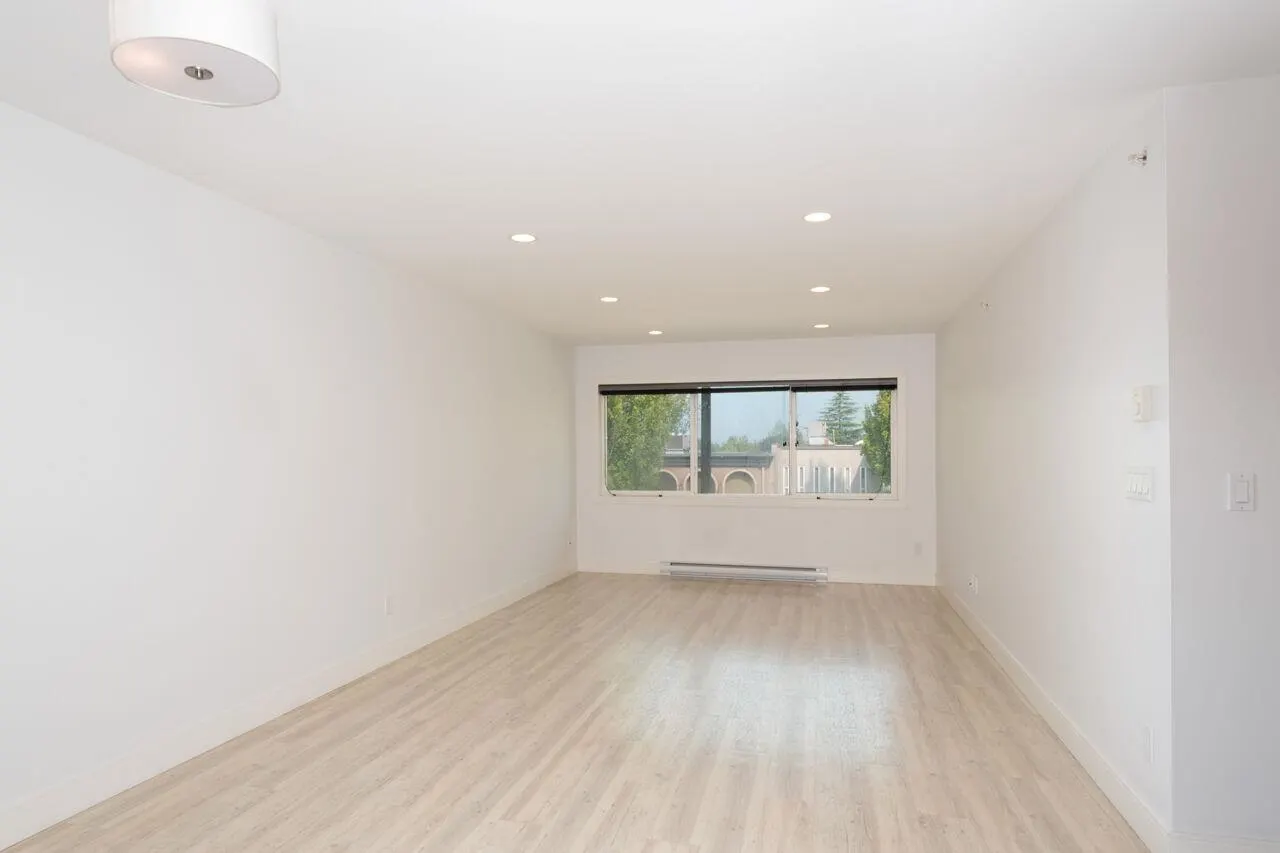 301 4548 Hastings Street