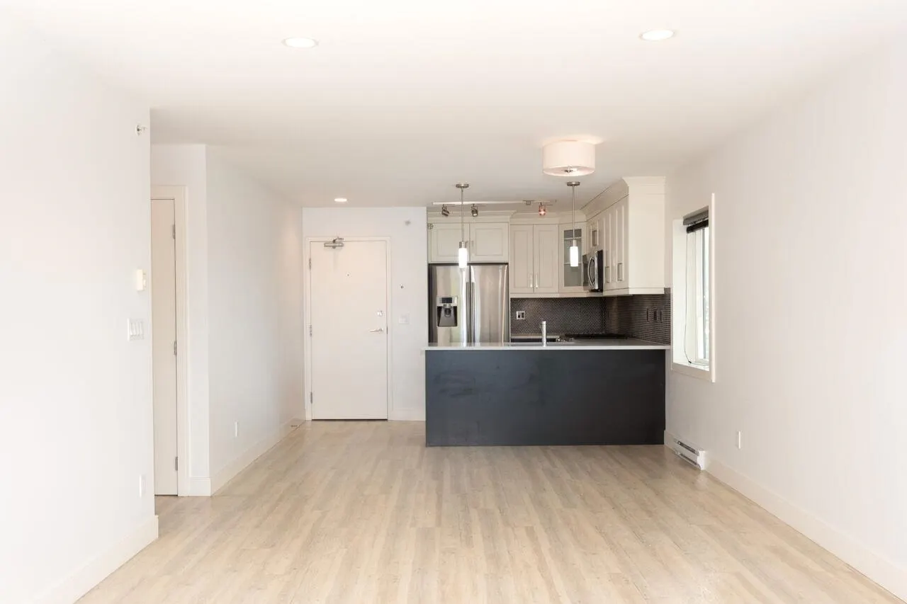 301 4548 Hastings Street