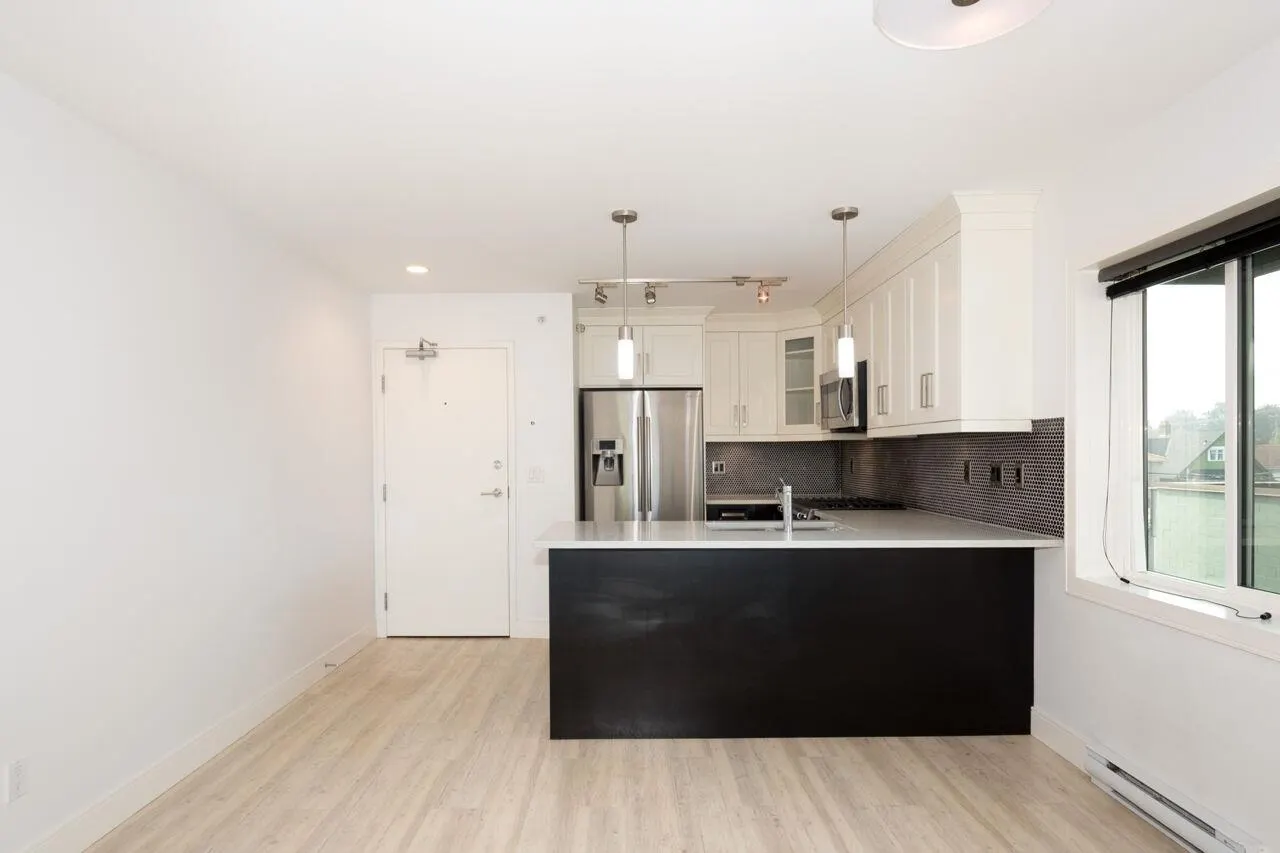 301 4548 Hastings Street