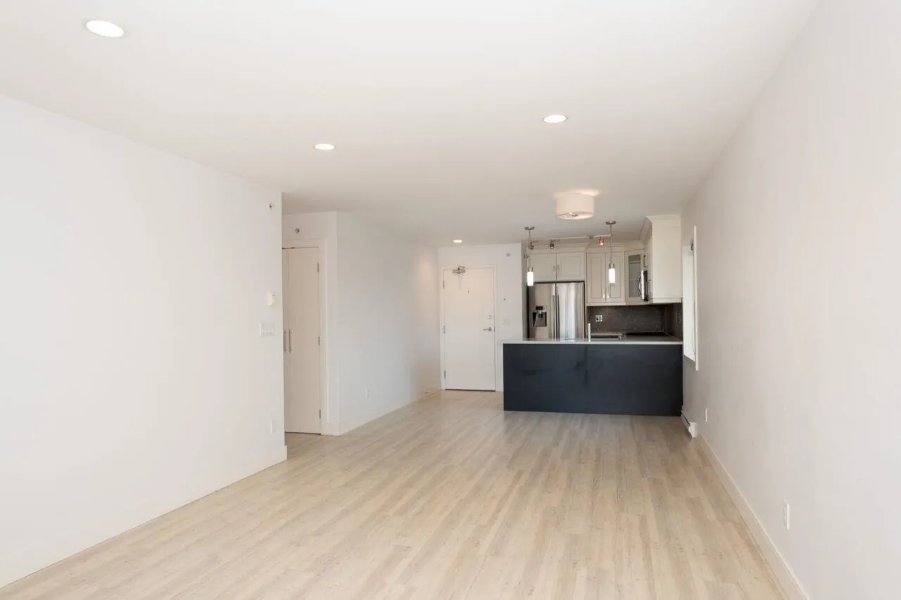 301 4548 Hastings Street